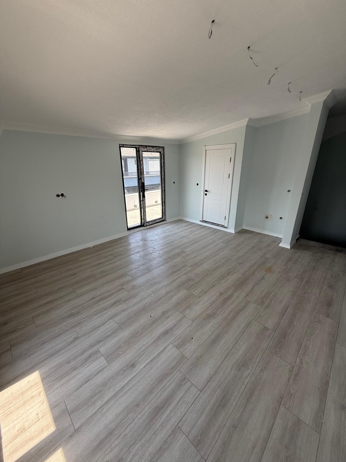 MERKEZ PLAJ, MÜSTAKİL GİRİŞ-BAHÇE, EBEVEYN BANYOLU 3+1 TRİPLEKS VİLLA! KOCAALİ YALI MH