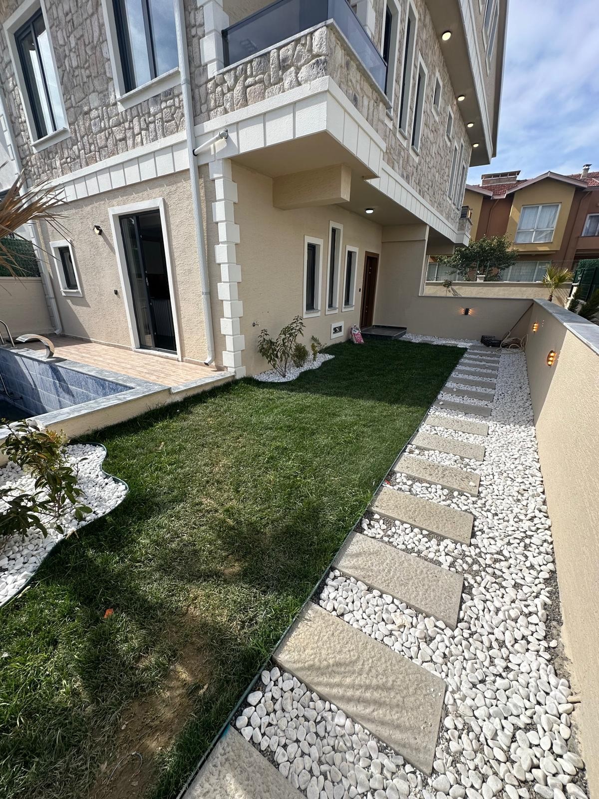 DENİZE 50M MESAFE, JAKUZİLİ, HAVUZLU, HAMAM KONSEPT BANYO 3+1 TRİPLEKS VİLLA! KOCAALİ YALI MH