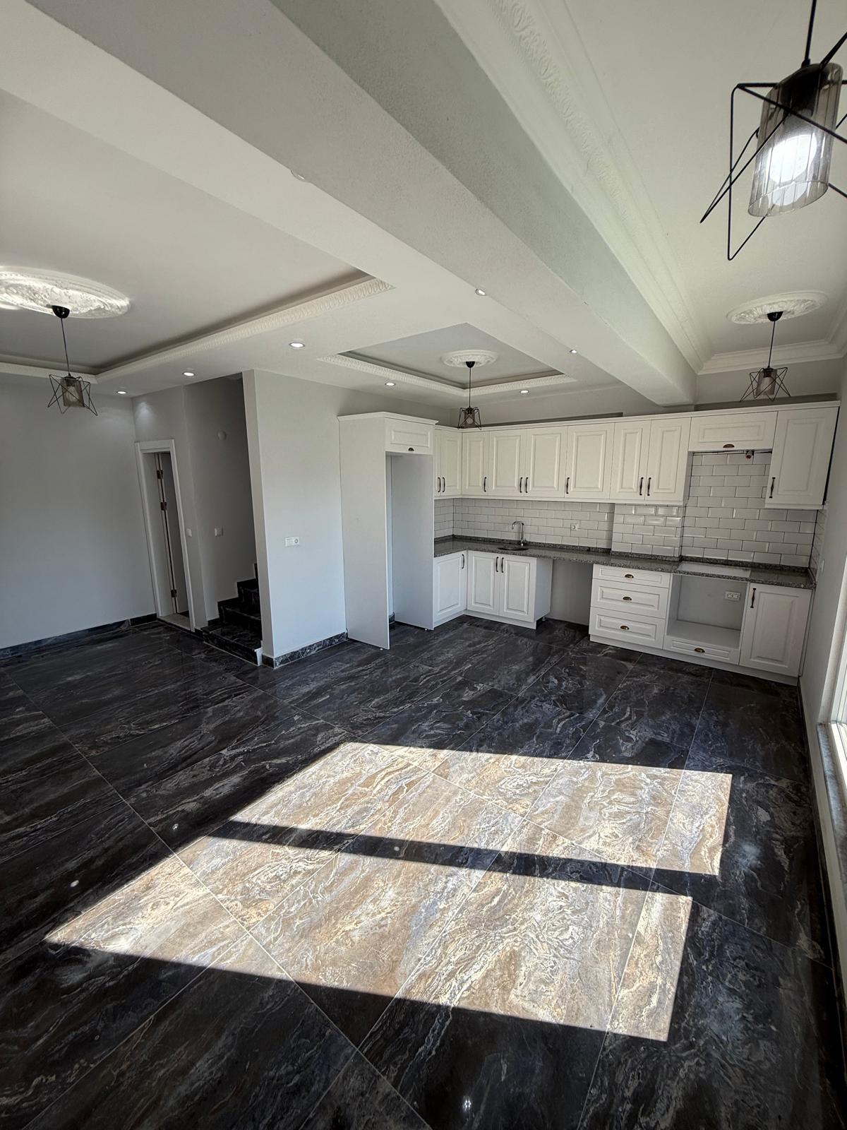 HAVUZLU, VERANDALI, EBEVEYN BANYOLU, PLAJA 180METRE 3+1 TRİPLEKS VİLLA! KOCAALİ ALANDERE MH