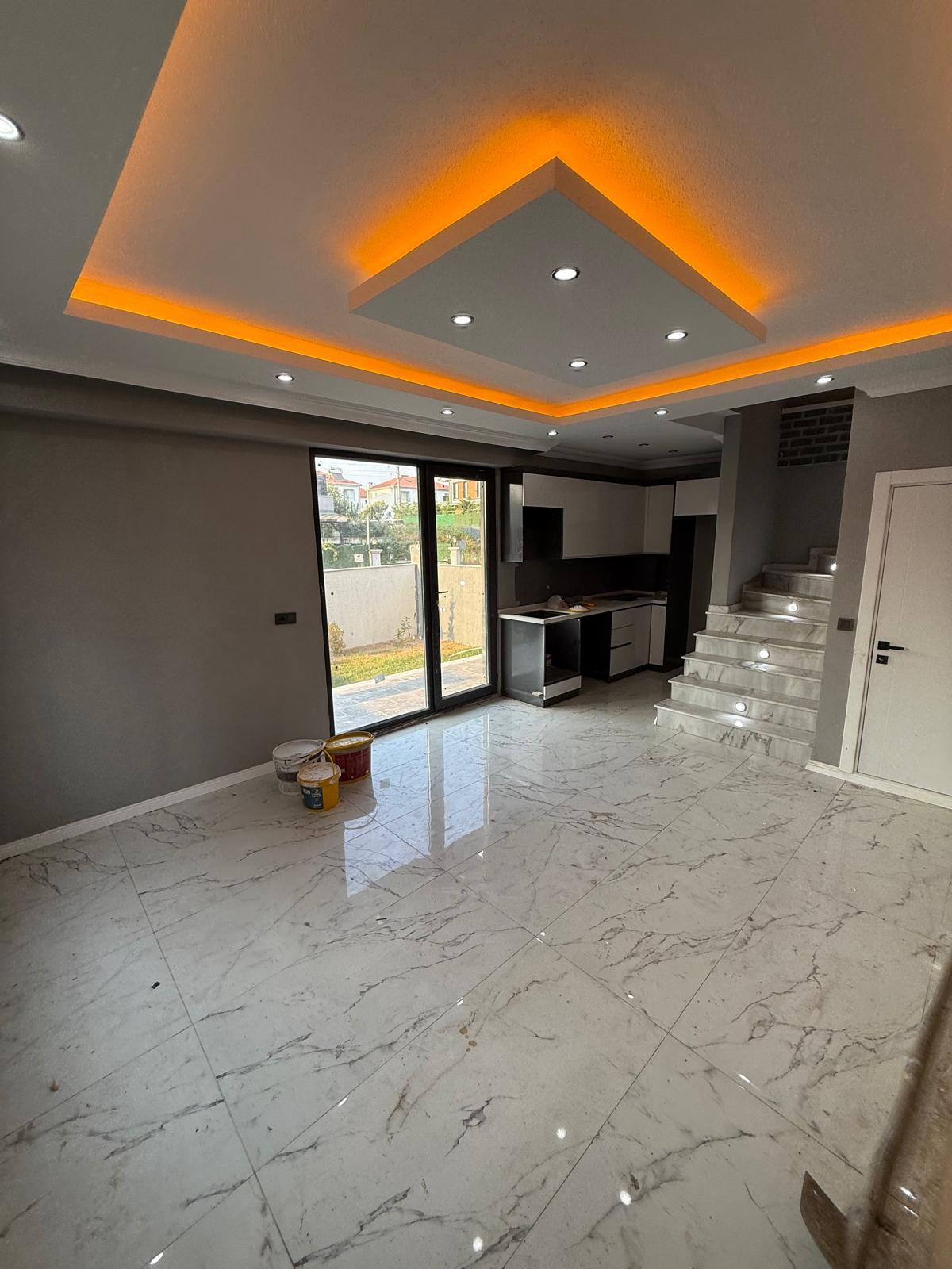 ÖN CEPHE, MÜSTAKİL GİRİŞ-BAHÇE, EBEVEYN BANYO 3+1 TRİPLEKS VİLLA! KOCAALİ ALANDERE MH