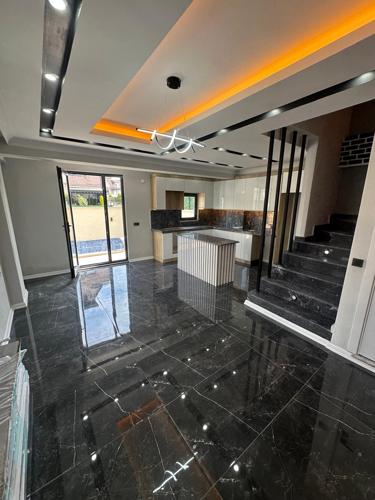 DENİZE 50M MESAFE, JAKUZİLİ, HAVUZLU, HAMAM KONSEPT BANYO 3+1 TRİPLEKS VİLLA! KOCAALİ YALI MH