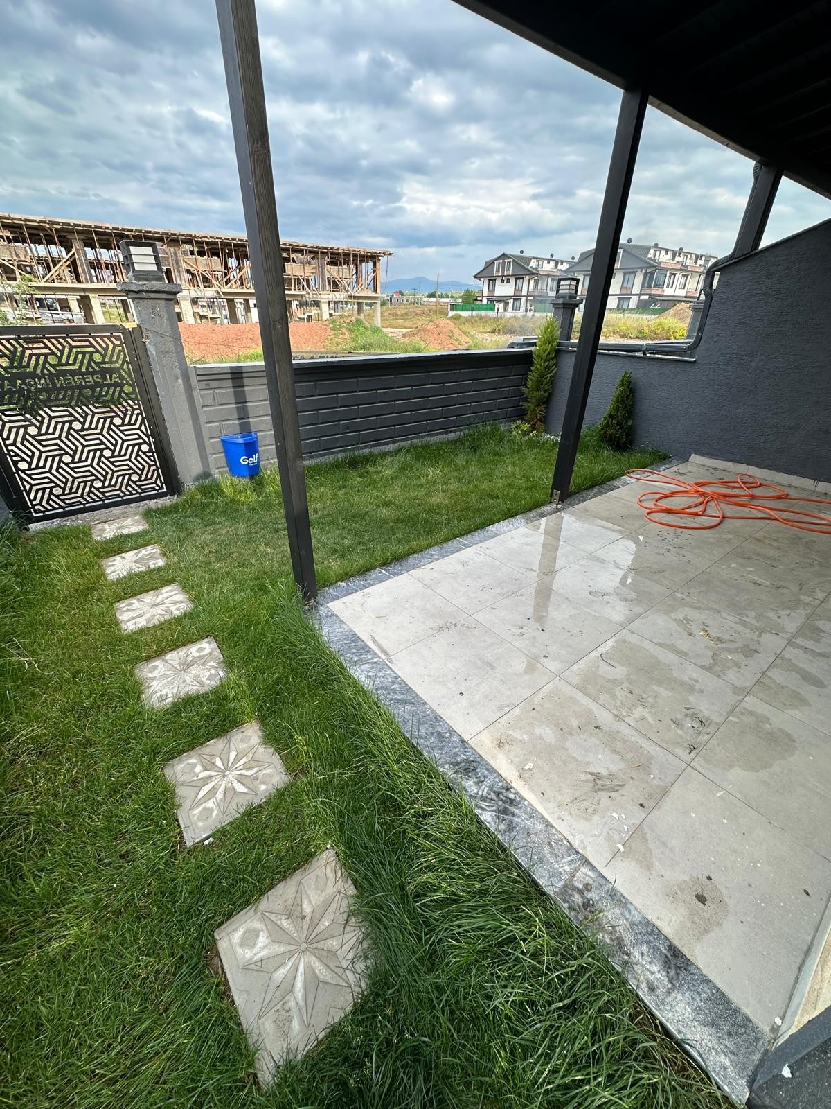 EBEVEYN BANYOLU, VERANDALI, MÜSTAKİL GİRİŞ-BAHÇE, KOMBİ(PETEK), 3+1 TRİPLEKS VİLLA! KOCAALİ YAYLA MH