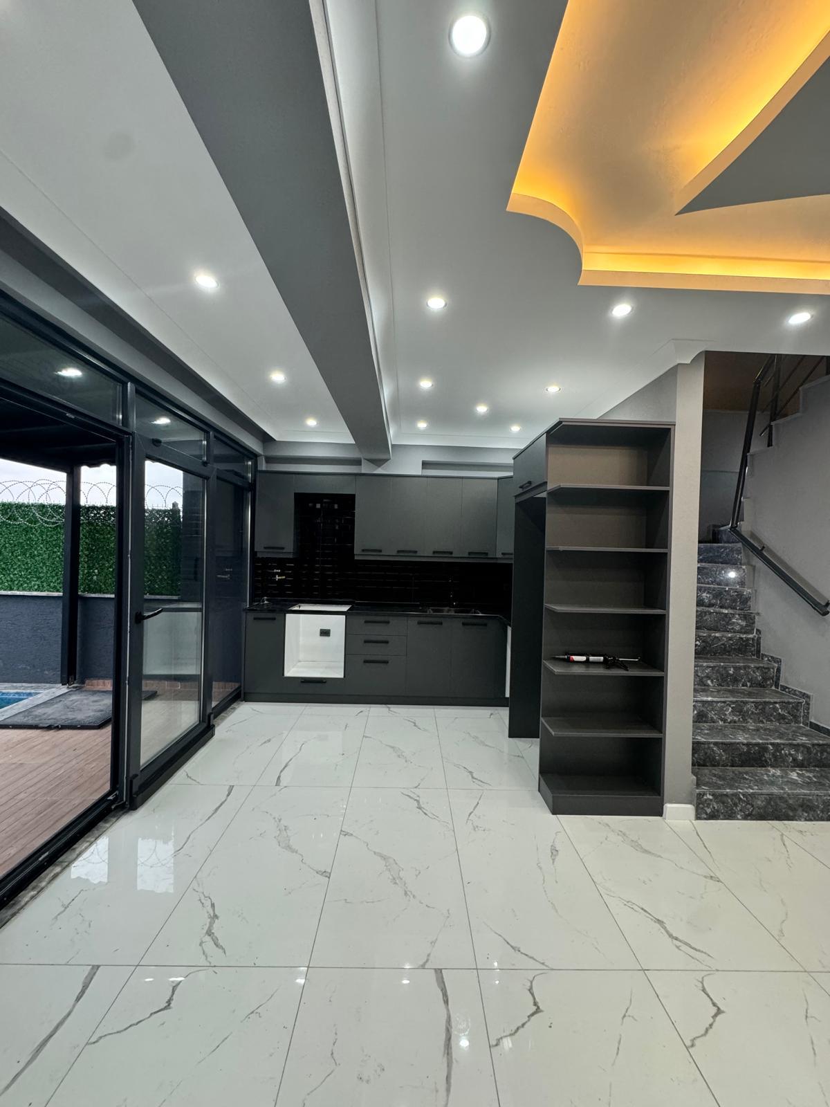 HAVUZLU, LÜKS DİZAYN, PLAJA 110METRE, ÖN-ARKA CEPHE SEÇENEKLİ 3+1 TRİPLEKS VİLLA! KOCAALİ ALANDERE MH