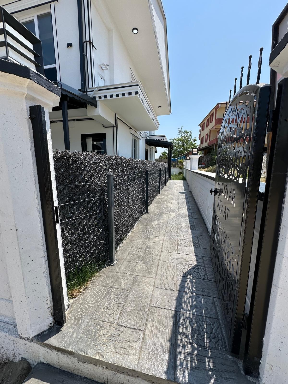 EBEVEYN BANYO, MÜSTAKİL GİRİŞ, MÜSTAKİL BAHÇE, VERANDALI 3+1 TRİPLEKS VİLLA! KOCAALİ ALANDERE MH