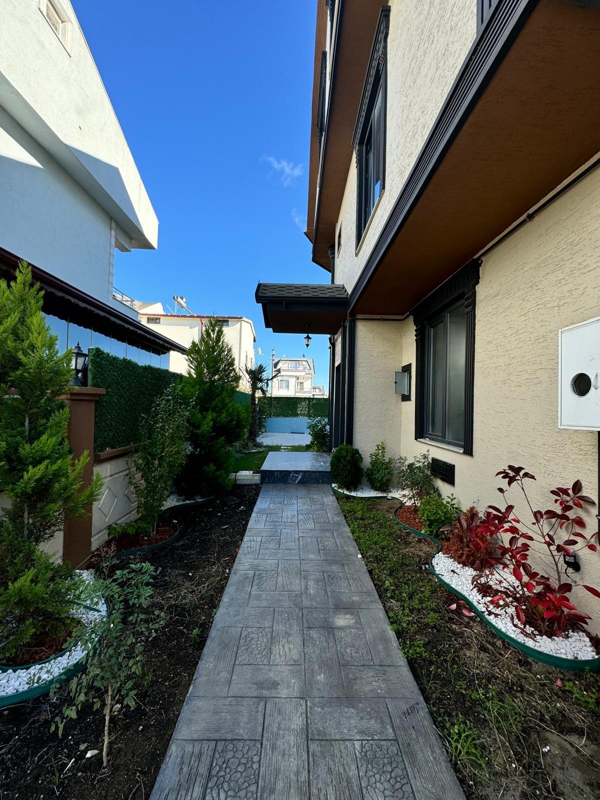 HAVUZLU, DENİZ MANZARALI, JAKUZİLİ EBEVEYN BANYO ODA 5+1 TRİPLEKS VİLLA! KOCAALİ ALANDERE MH