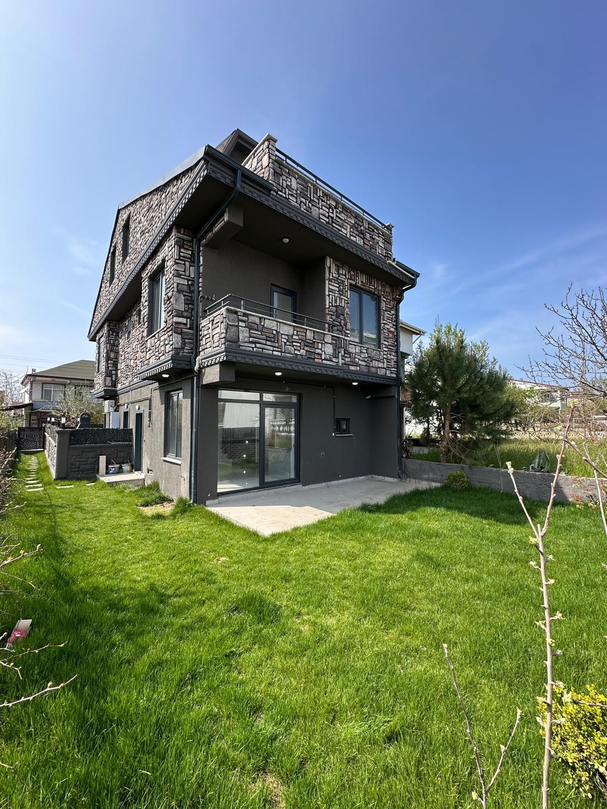 BAĞIMSIZ MÜSTAKİL/GİRİŞ-BAHÇE, GENİŞ BAHÇE ALANLI, DENİZE YÜRÜME MESAFESİ(150M) 3+1 TRİPLEKS VİLLA! KOCAALİ ALANDERE MH