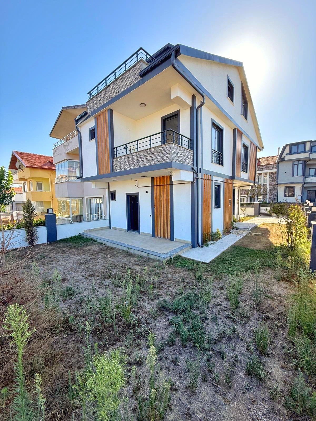 210m2 ARSA İÇİNDE, HER KAT DENİZ MANZARALI, 3 CEPHE ULTRA GENİŞ BAHÇE, TAM BAĞIMSIZ MÜSTAKİL 4+1 TRİPLEKS VİLLA! KOCAALİ ALANDERE MH