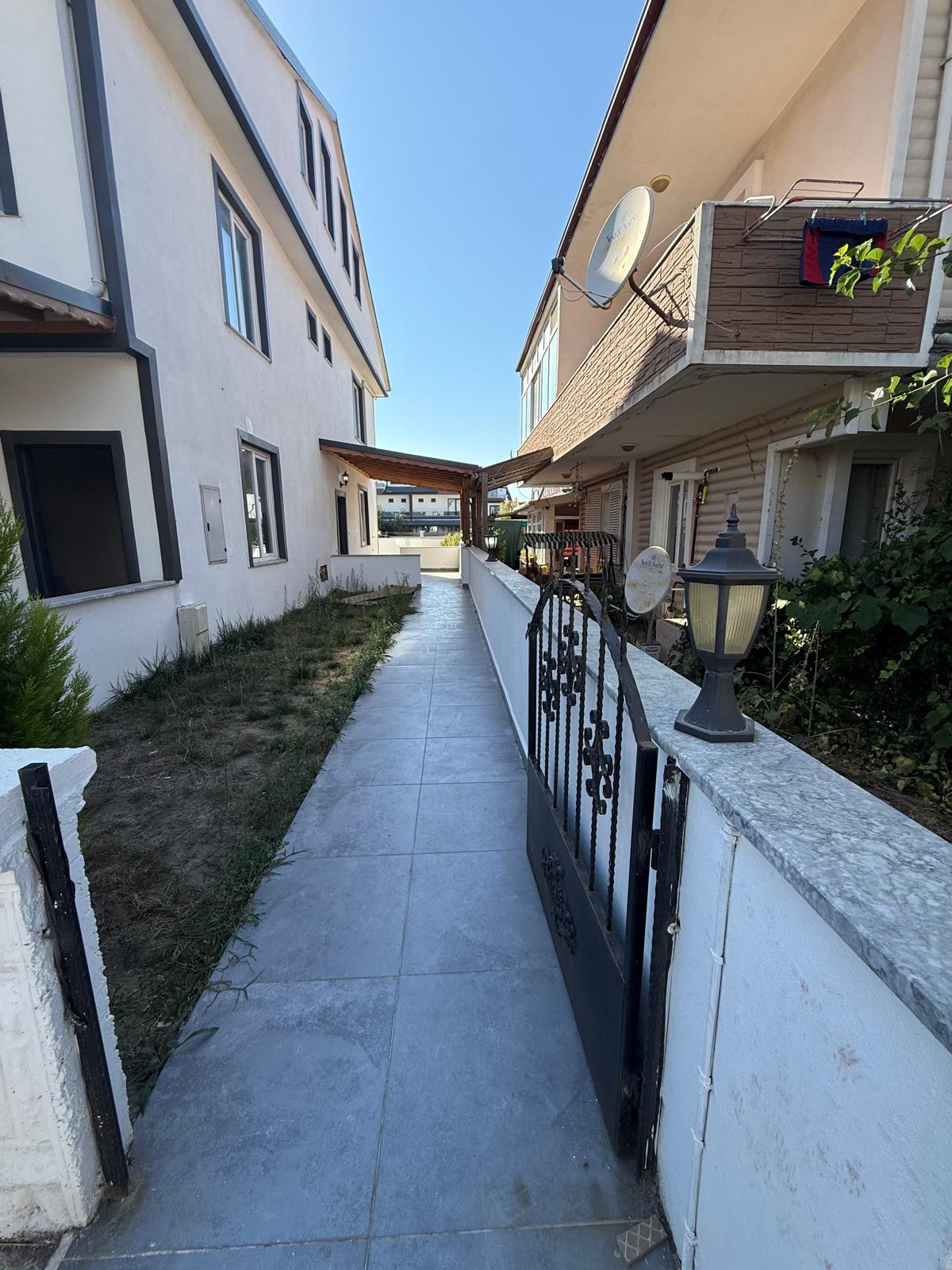 HAVUZLU, VERANDALI, EBEVEYN BANYOLU, PLAJA 180METRE 3+1 TRİPLEKS VİLLA! KOCAALİ ALANDERE MH