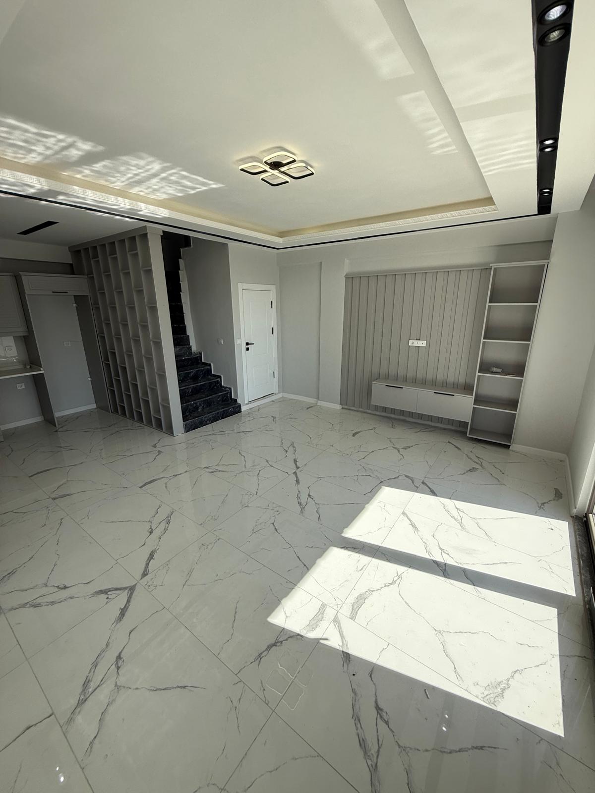 MERKEZ PLAJ, ULTRA GENİŞ BAHÇE, HAVUZLU, EBEVEYN BANYOLU, ALAÇATI TAŞ KONSEPT 4+1 TRİPLEKS VİLLA! KOCAALİ YAYLA MH