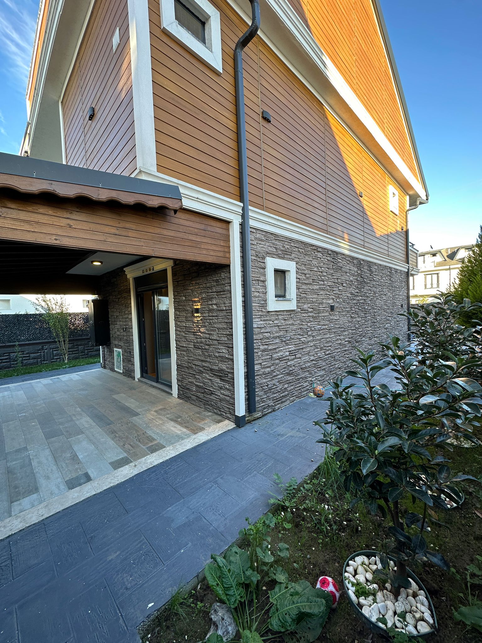 ULTRA LÜKS, 216m2 ARSA İÇİNDE TAM BAĞIMSIZ MÜSTAKİL! HAVUZLU, JAKUZİLİ, ULTRA GENİŞ BAHÇE, KENDİNE GARAJLI 4+1 TRİPLEKS VİLLA! KOCAALİ ALANDERE MH