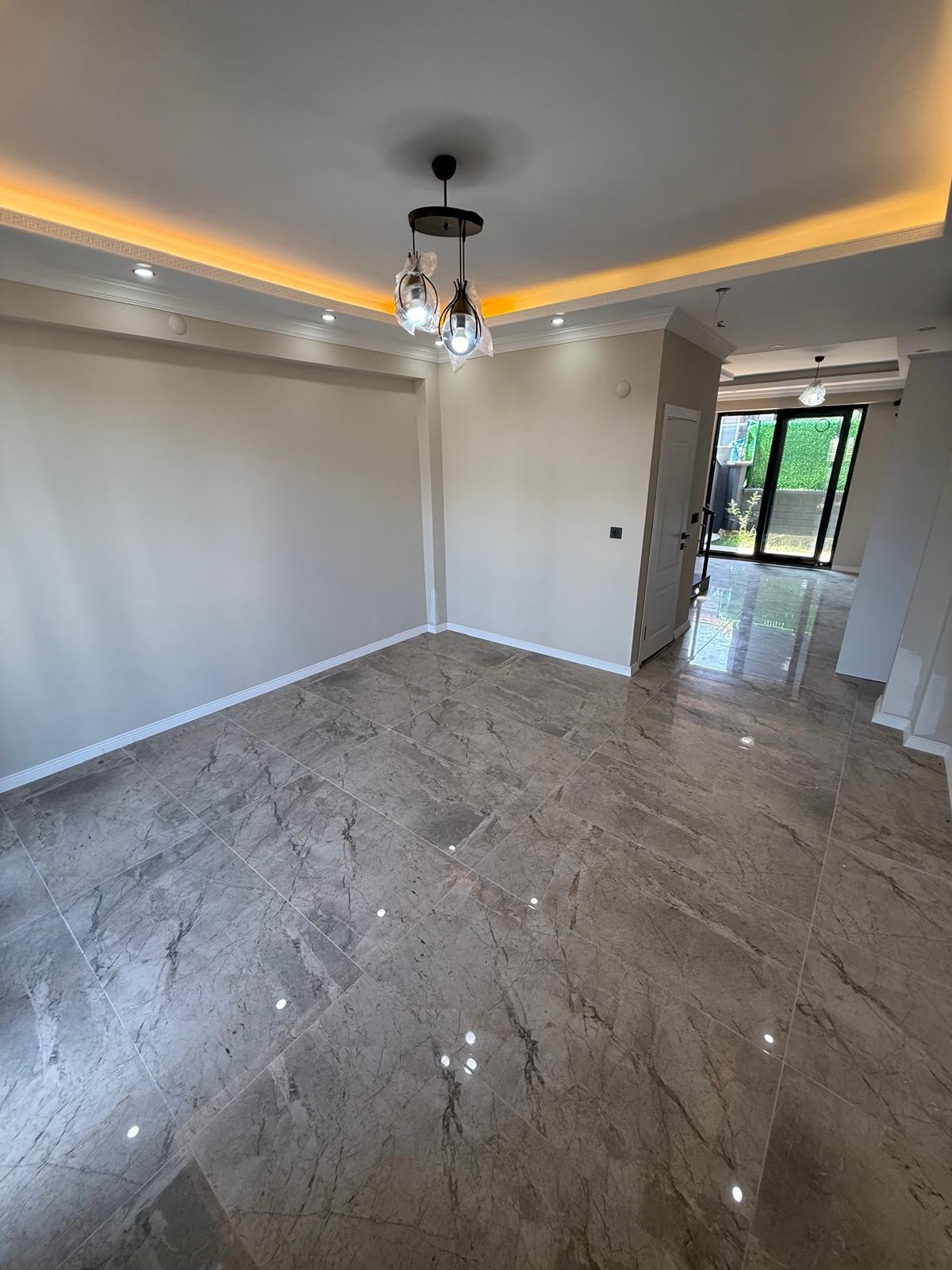 PLAJA 300METRE, YERDEN ISITMA, GENİŞ BİNA ALANLI, ÇİFT BAHÇE 4+1 TRİPLEKS VİLLA! KOCAALİ ALANDERE MH