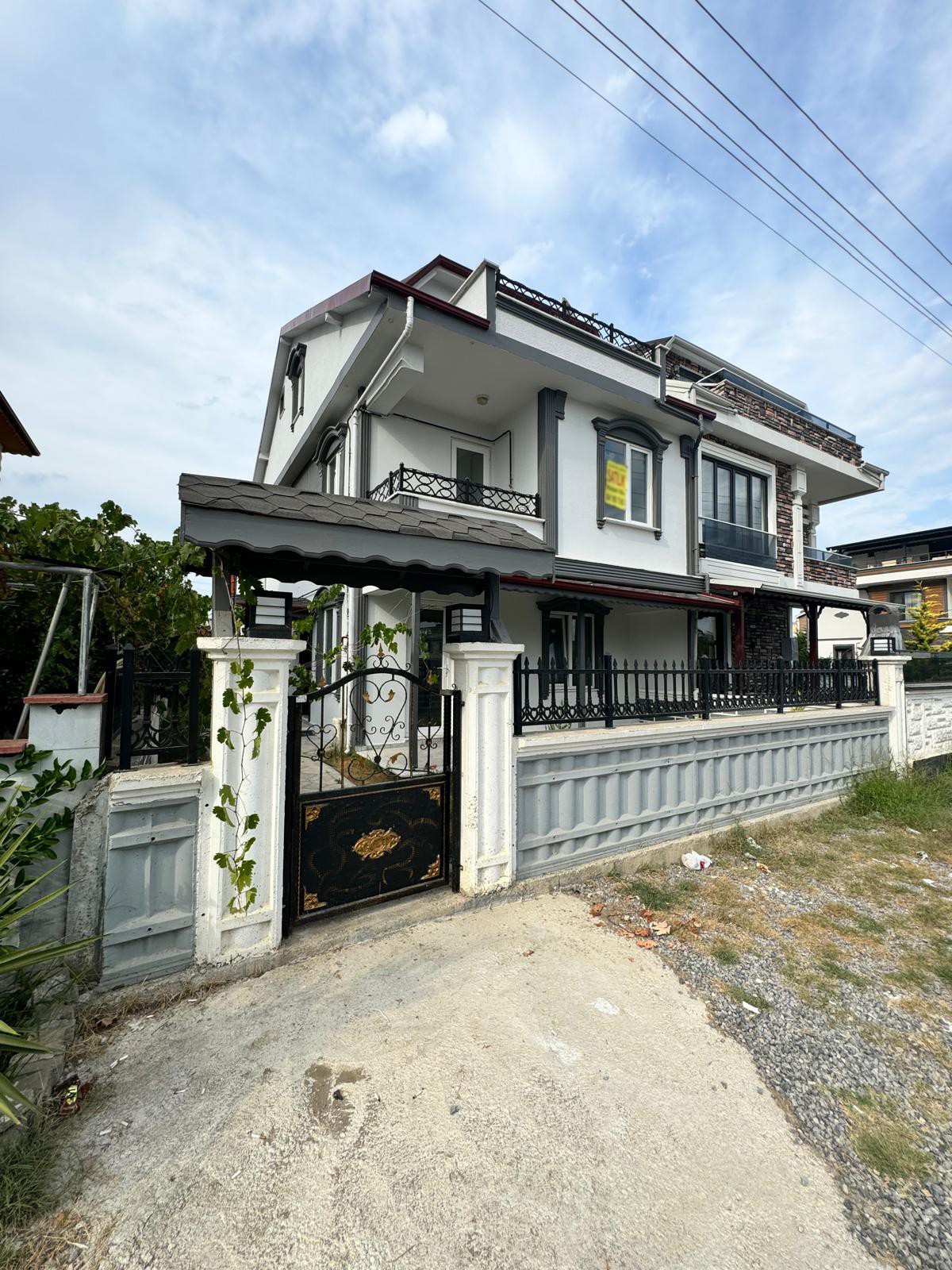 KOCAALİ MÜSTAKİL VİLLA! 162m2 ARSA İÇİNDE, OTURUMA HAZIR, 4+1 TRİPLEKS! KOCAALİ ALANDERE MH