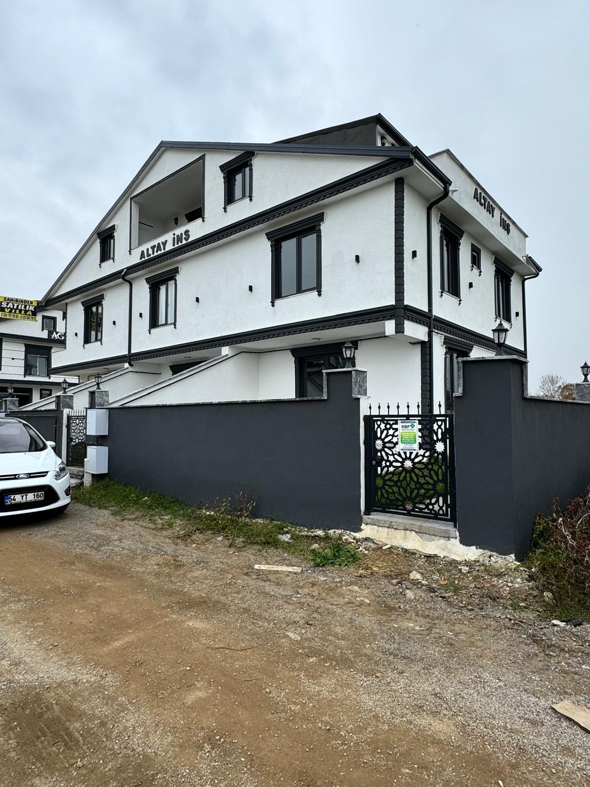 KÖŞE PARSEL, HAVUZLU, EBEVEYN BANYOLU 3+1 TRİPLEKS VİLLA! KOCAALİ YAYLA MH