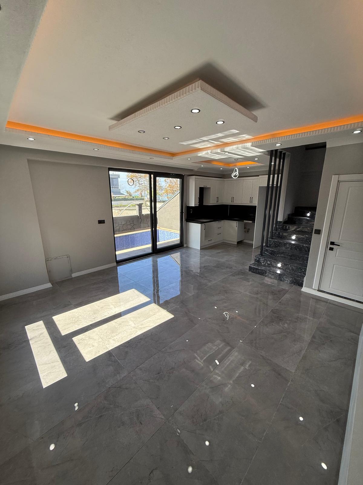 DENİZE 2.PARSEL, HAVUZLU, KAPANMAZ DENİZ MANZARALI, ÖN-ARKA CEPHE SEÇENEKLİ-ARKA 4+1 TRİPLEKS VİLLA! KOCAALİ ALANDERE MH