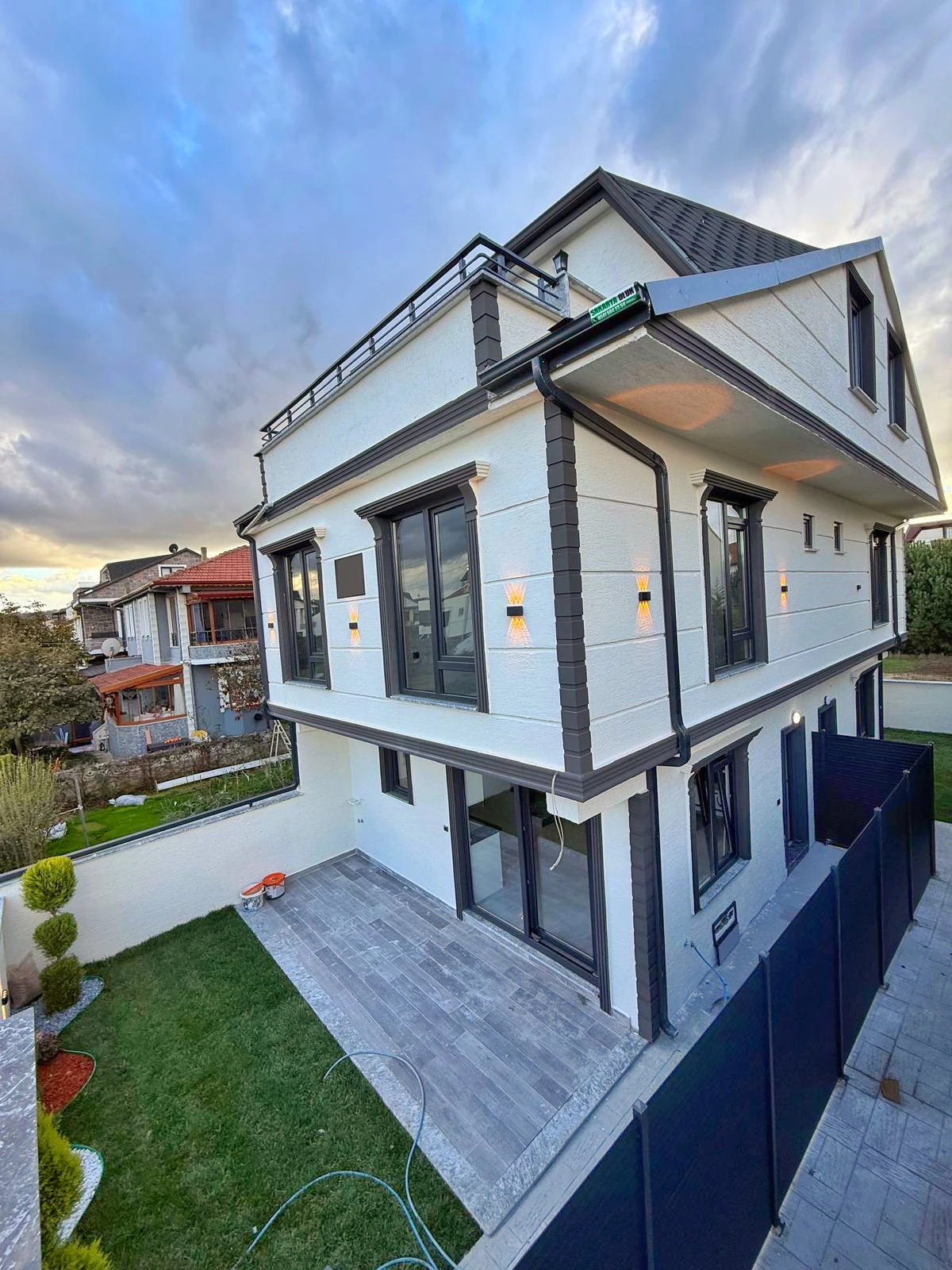 ÖN CEPHE, DENİZ MANZARALI TERAS, LÜKS DİZAYN, YERDEN ISITMA, EBEVEYN BANYOLU 3+1 TRİPLEKS VİLLA! KOCAALİ ALANDERE MH