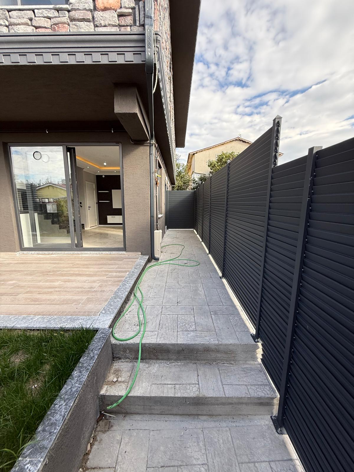 LÜKS DİZAYN, MERKEZ PLAJ, EBEVEYN BANYOLU, KOMPLE GRANİT ZEMİN 3+1 TRİPLEKS VİLLA! KOCAALİ YALI MH