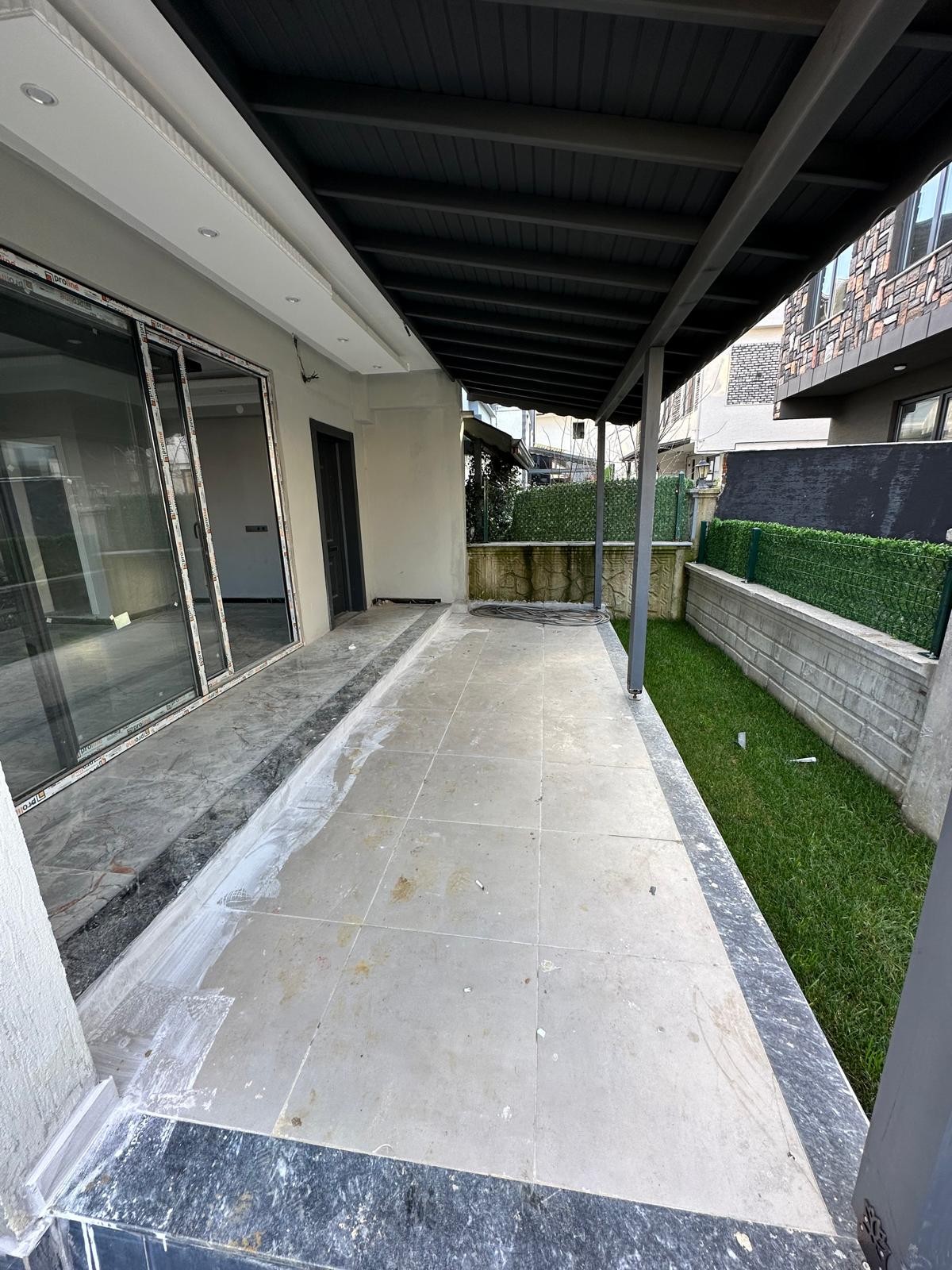 ÖN-ARKA CEPHE SEÇENEKLİ, GRANİT ZEMİN, EBEVEYN BANYOLU, YERDEN ISITMA 3+1 TRİPLEKS! KOCAALİ ALANDERE MH