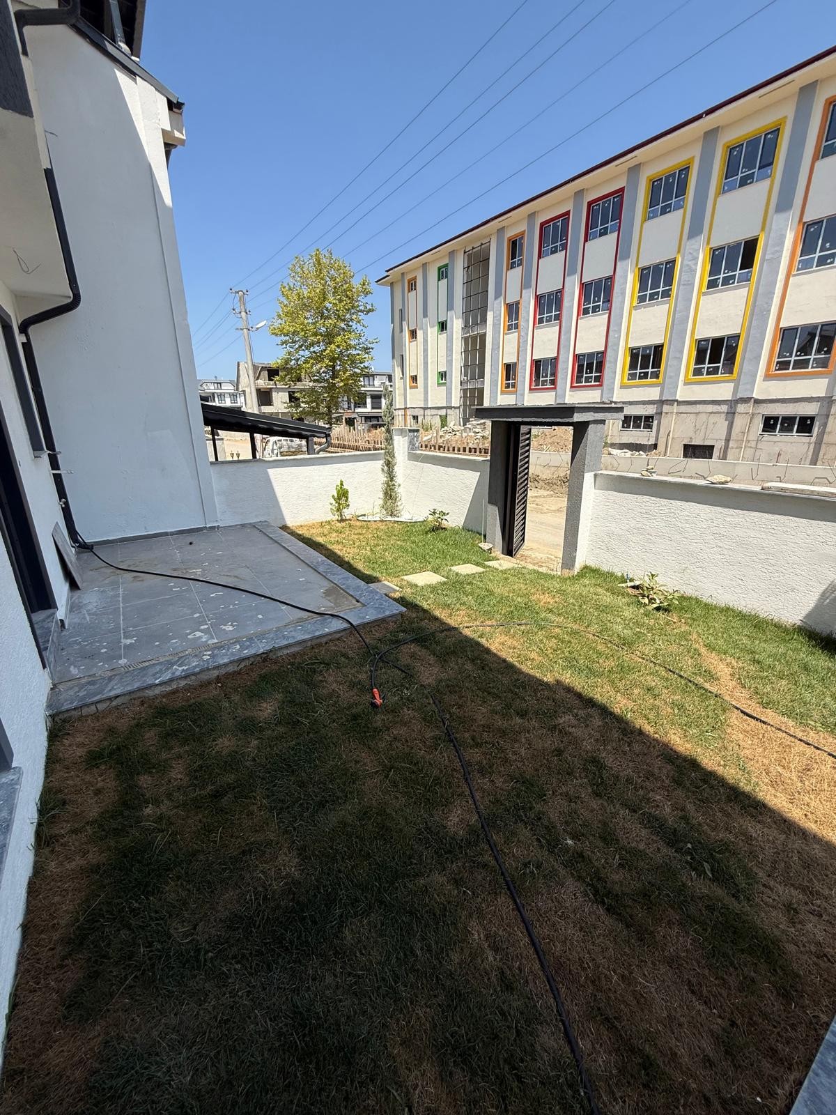 YOLA CEPHE, OKUL YANI, MÜSTAKİL GİRİŞ-BAHÇE, EBEVEYN BANYO, MERKEZ PLAJ 3+1 TRİPLEKS ! KOCAALİ YALI MH