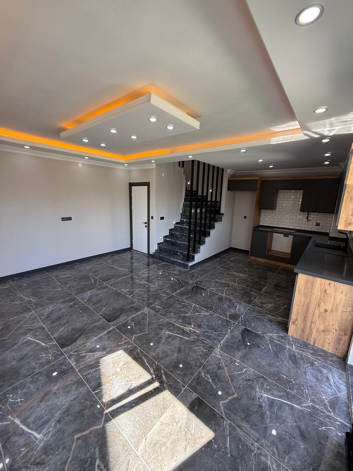 BAHÇE VE TERAS JAKUZİLİ, LÜKS DİZAYN, GENİŞ BAHÇE-BİNA KULLANIM ALANLI 3+1 TRİPLEKS VİLLA! KOCAALİ ALANDERE MH