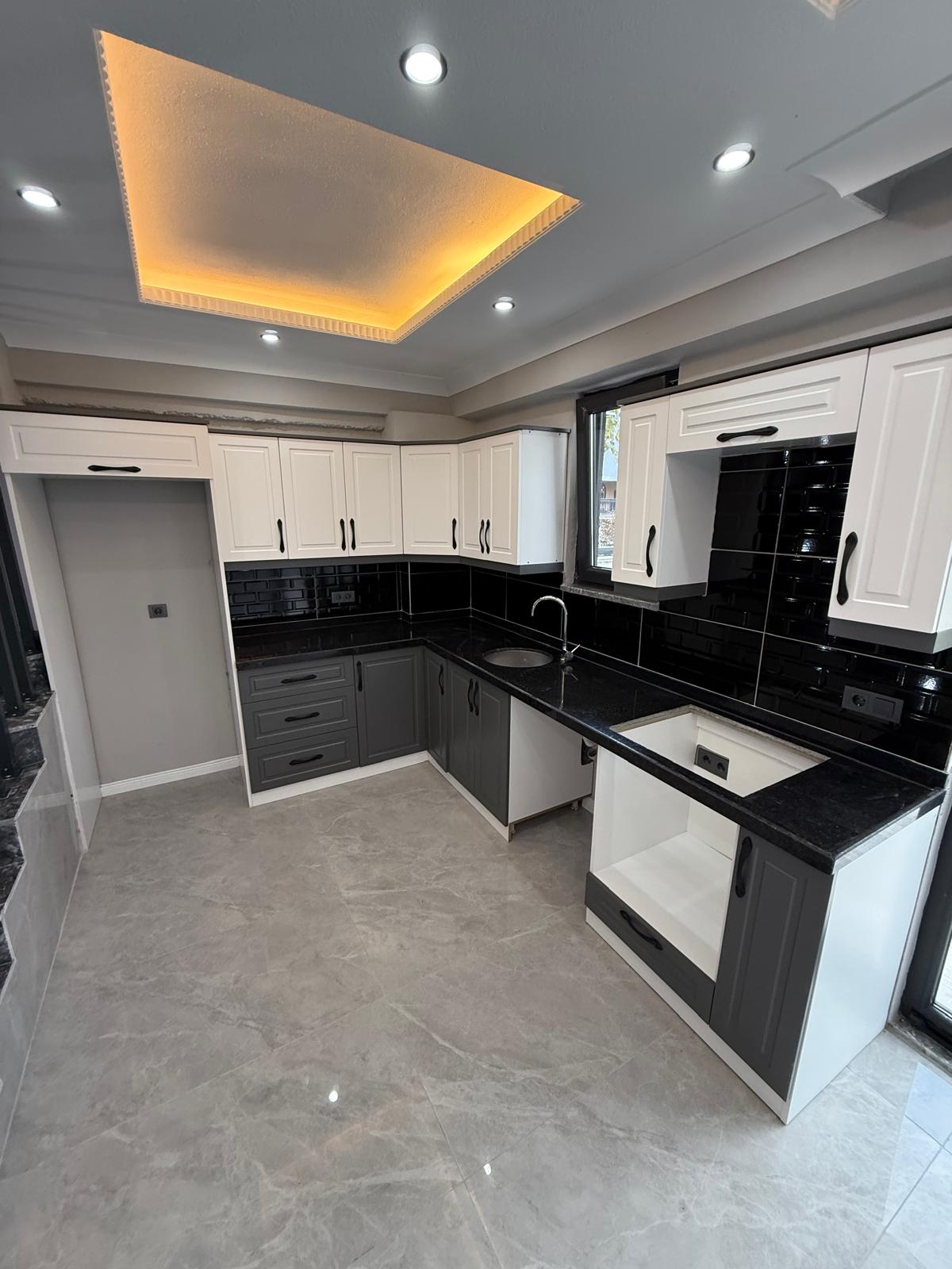 ARKA CEPHE, DENİZ MANZARALI TERAS, LÜKS DİZAYN, YERDEN ISITMA, EBEVEYN BANYOLU 3+1 TRİPLEKS VİLLA! KOCAALİ ALANDERE MH