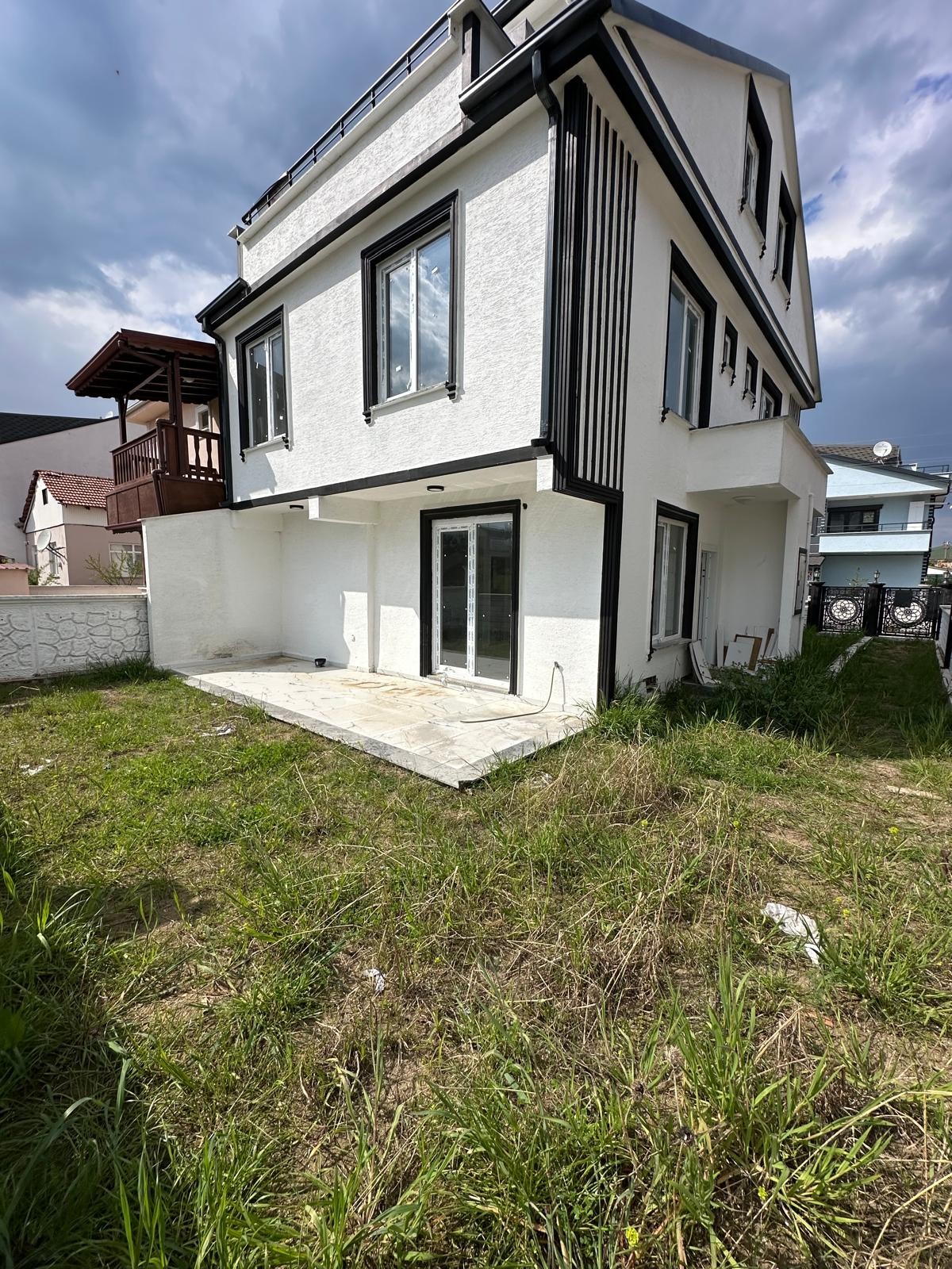 FİYAT/PERFORMANS EBEVEYN BANYOLU, MÜSTAKİL BAHÇE/GİRİŞLİ, ÖN-ARKA CEPHE SEÇENEKLİ 3+1 TRİPLEKS VİLLA! KOCAALİ ALANDERE MH
