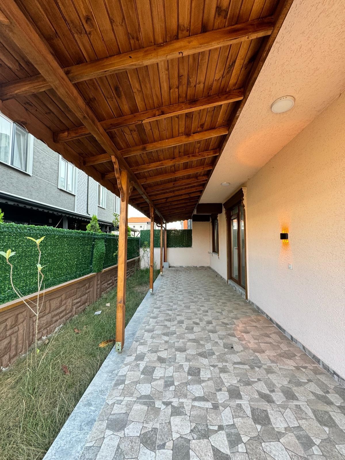 245m2 ARSA İÇİNDE, LÜKS TASARIM, AYRI MUTFAK, VERANDALI 4+1 TRİPLEKS! KOCAALİ ALANDERE MH