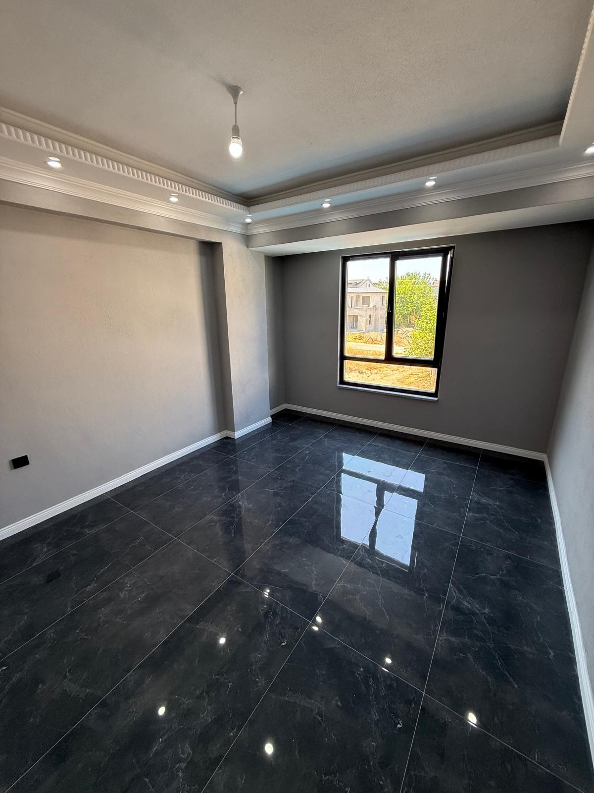 ULTRA GENİŞ BAHÇE, MERKEZ PLAJ, 145m2 KENDİNE AİT ARSASI, TAŞ KONSEPT, HAVUZLU 4+1 TRİPLEKS VİLLA! KOCAALİ YALI MH