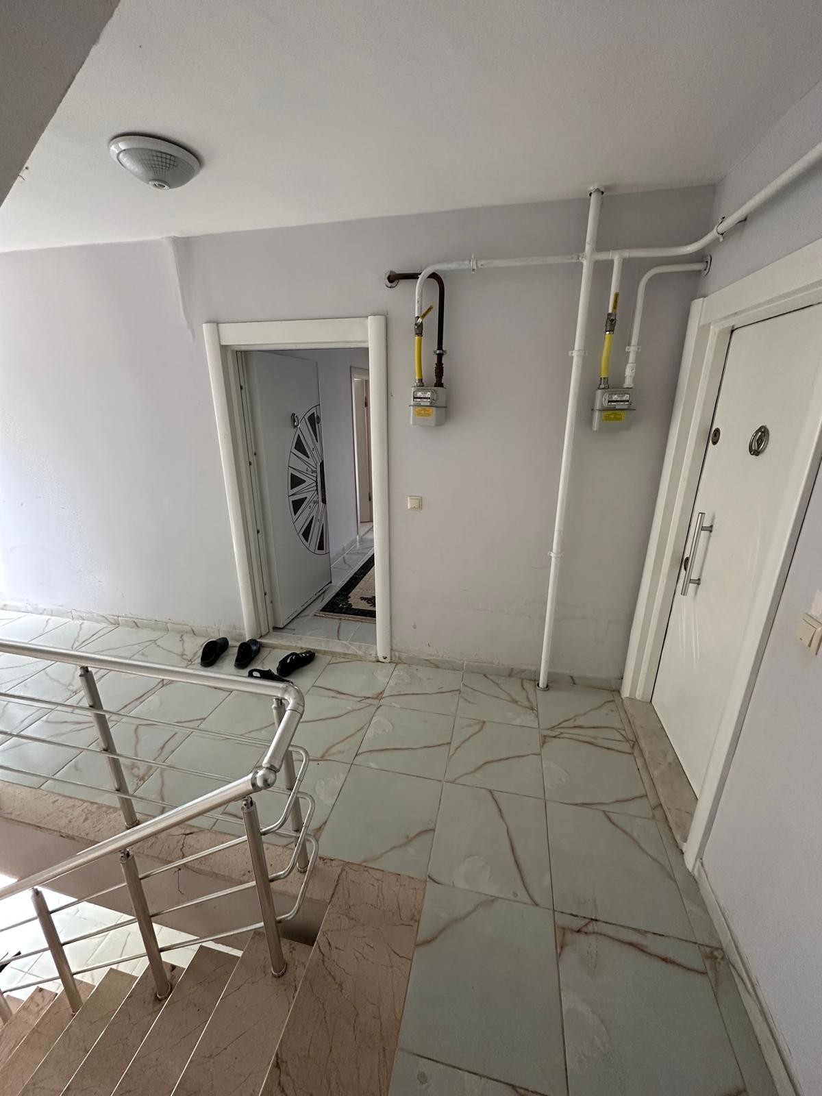 MERKEZ PLAJ, EŞYALI, DENİZE 3DK, ARA KAT, KOMBİ-PETEK, FIRSAT FİYAT 1+1 DAİRE! YALI MH