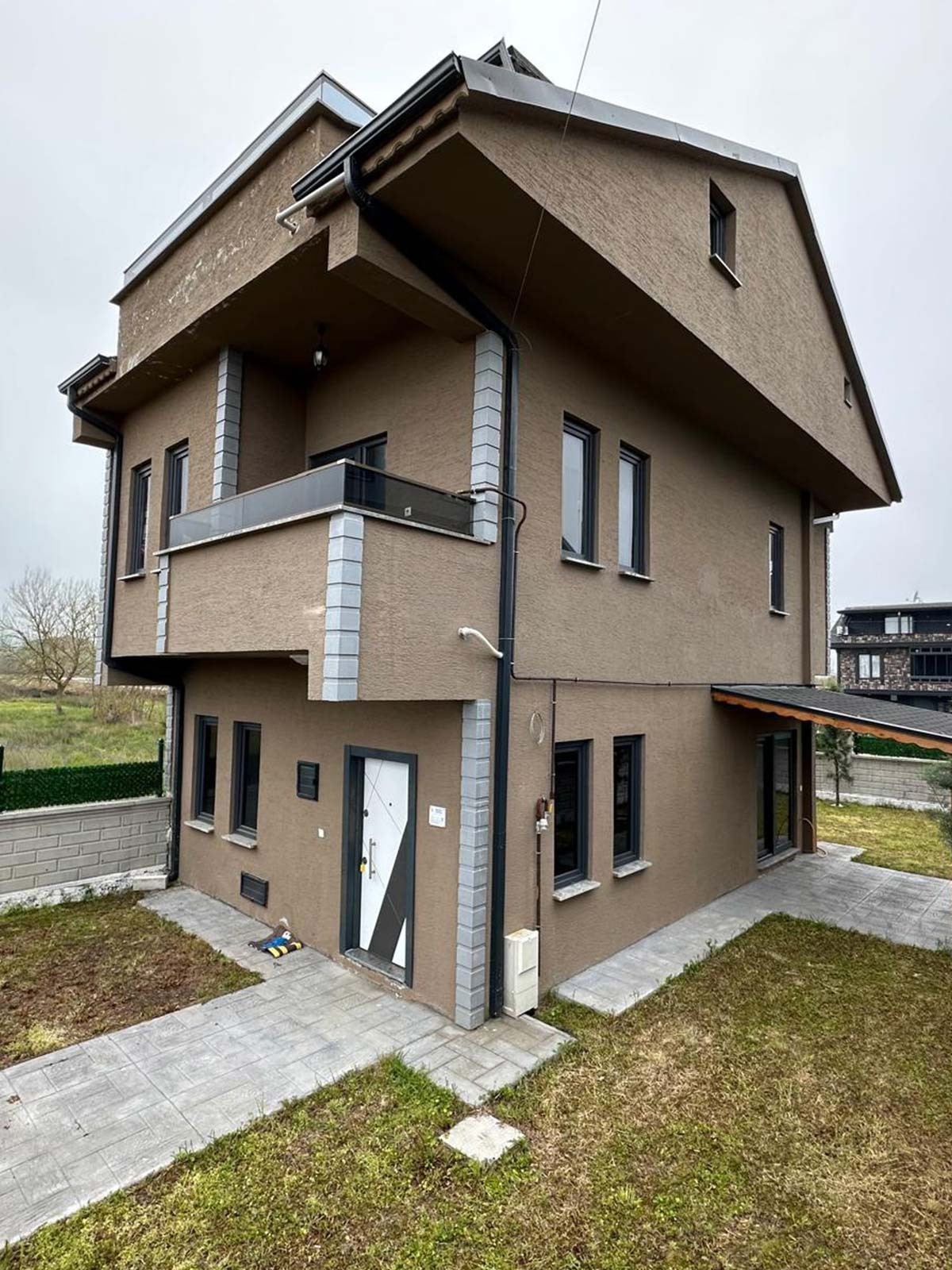 210m2 ARSA İÇİNDE, İLÇEMİZİN EN UYGUN FİYATLI, ULTRA GENİŞ BAHÇELİ, KENDİNE GARAJLI 4+1 MÜSTAKİL TRİPLEKS VİLLASI! KOCAALİ ALANDERE MH