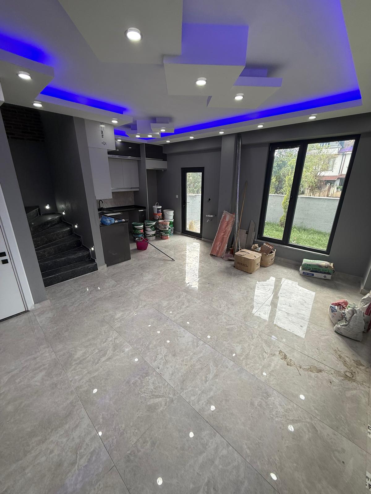 MERKEZ PLAJ, ÖN CEPHE, KOMPLE GRANİT ZEMİN, YERDEN ISITMA, LÜKS DİZAYN 3+1 VİLLA! KOCAALİ YALI MH