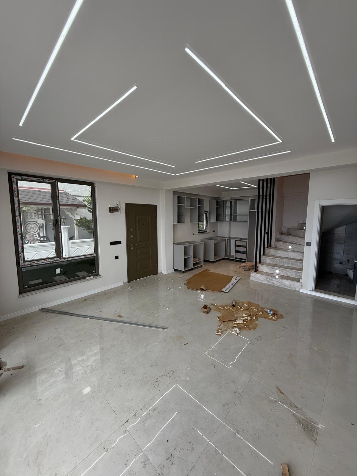 DENİZE SIFIR, ALAÇATI TAŞ KONSEPT, EBEVEYN BANYOLU, HAVUZLU, YERDEN ISITMA 4+1 TRİPLEKS VİLLA! KOCAALİ ALANDERE MH