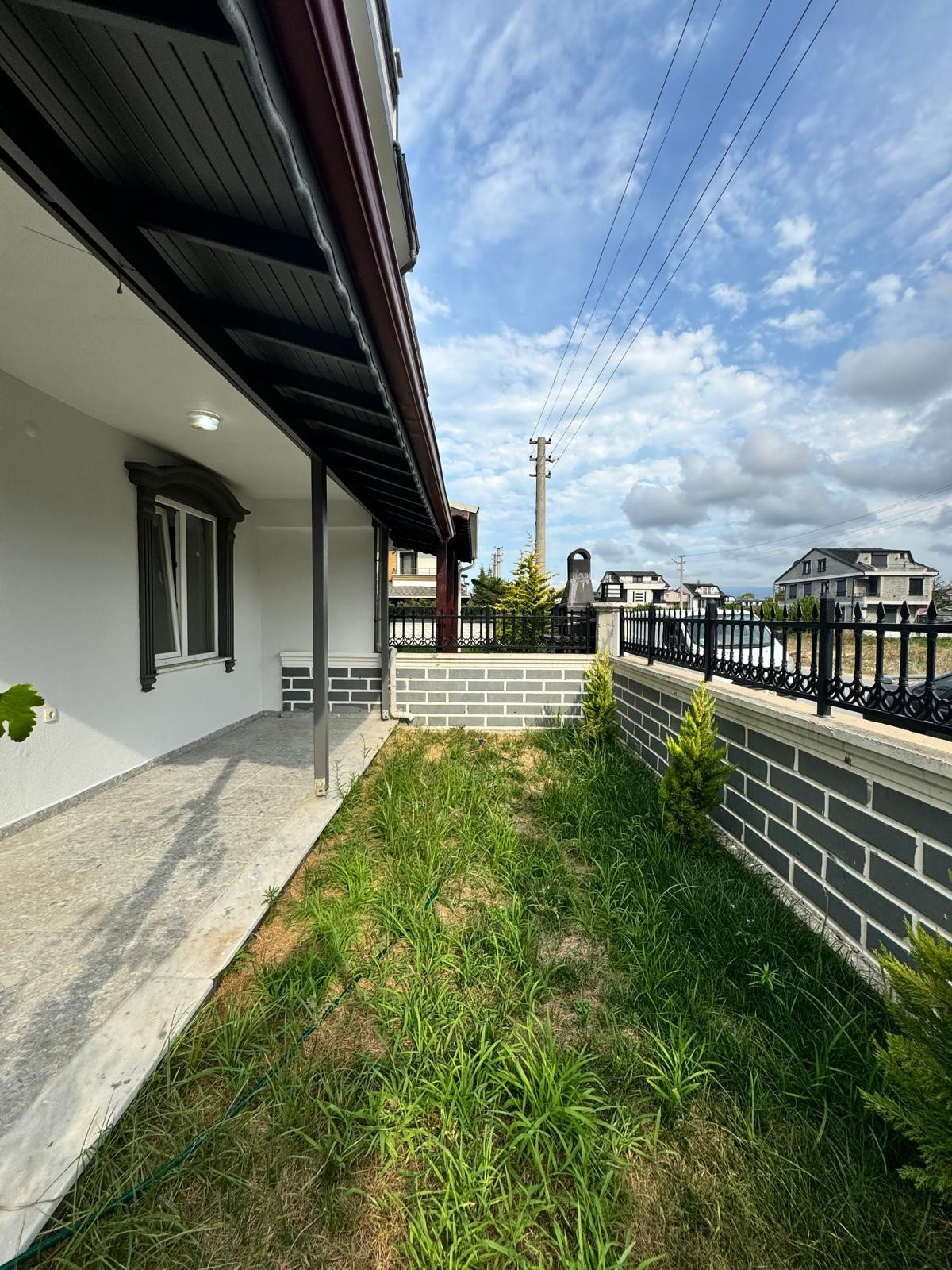 KOCAALİ MÜSTAKİL VİLLA! 162m2 ARSA İÇİNDE, OTURUMA HAZIR, 4+1 TRİPLEKS! KOCAALİ ALANDERE MH