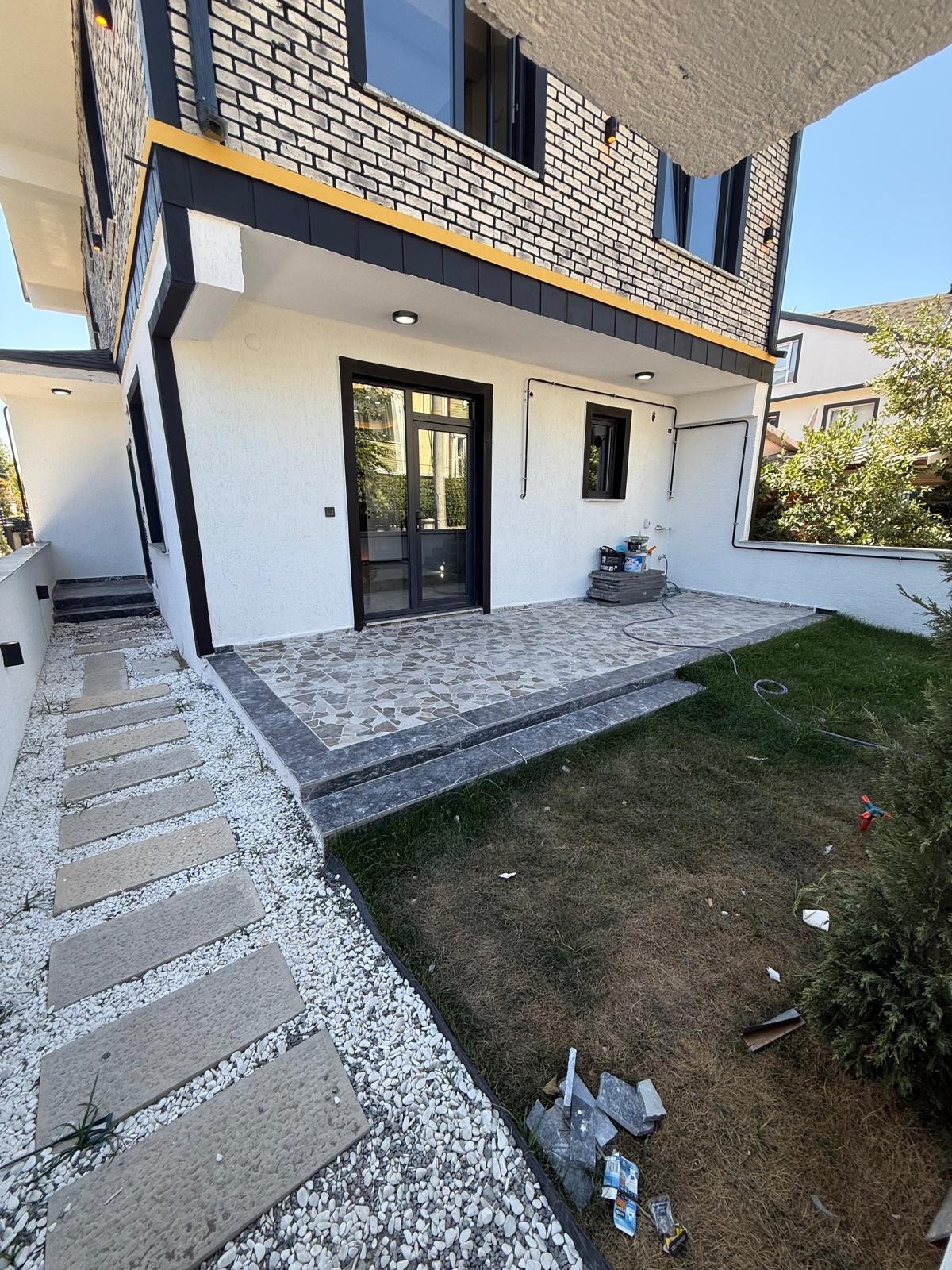 ÖN CEPHE, LÜKS DİZAYN, MERKEZ PLAJ, YERDEN ISITMA, PLAJA 200METRE 3+1 TRİPLEKS VİLLA! KOCAALİ YALI MH