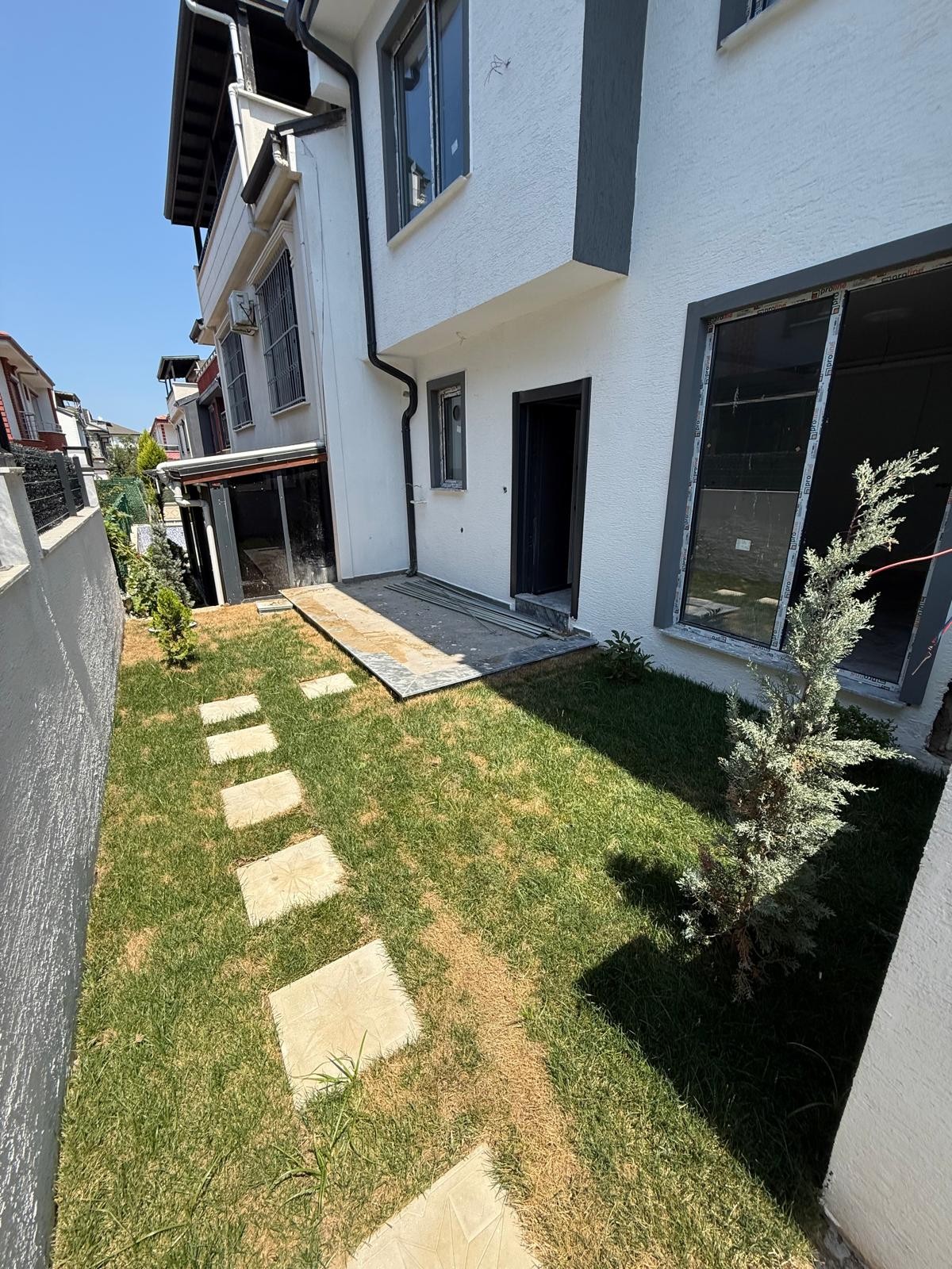 MÜSTAKİL GİRİŞ-BAHÇE, EBEVEYN BANYO, MERKEZ PLAJ 3+1 TRİPLEKS ! KOCAALİ YALI MH