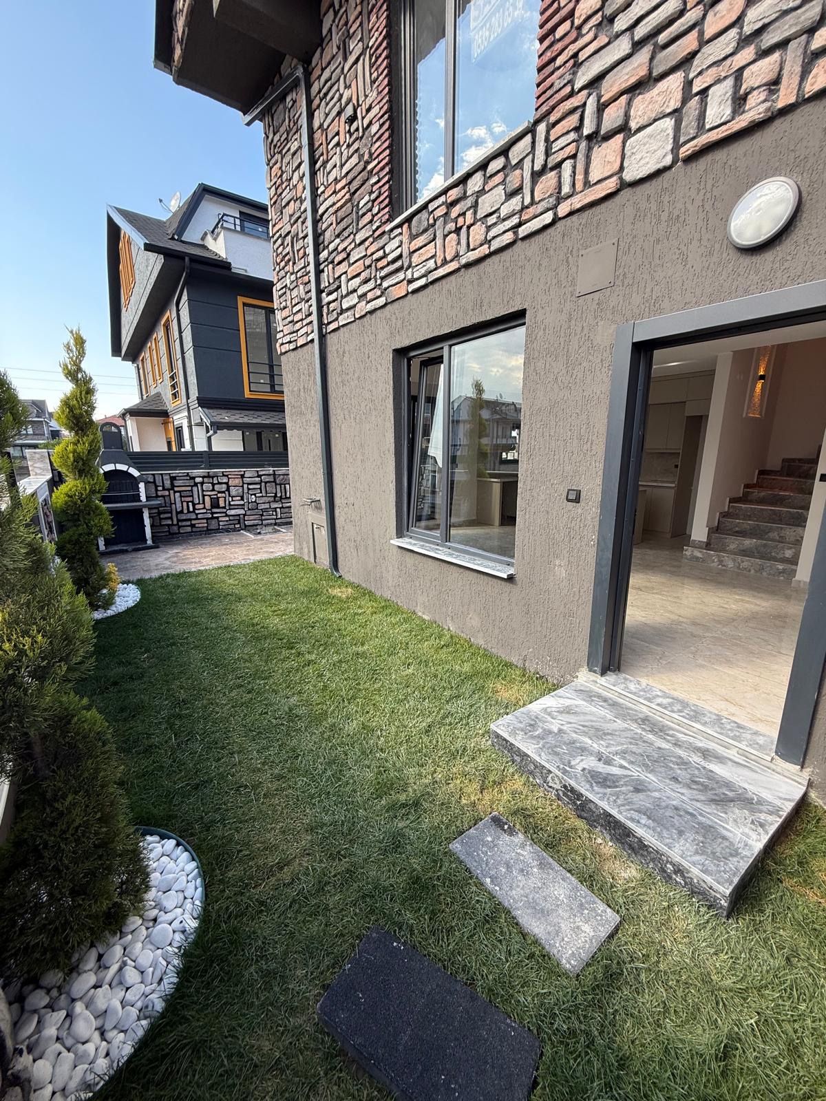 MERKEZ PLAJ-PLAJA 110 METRE, LÜKS DİZAYN, HAVUZLU, BARBEKÜLÜ 3+1 TRİPLEKS VİLLA! KOCAALİ YAYLA MH