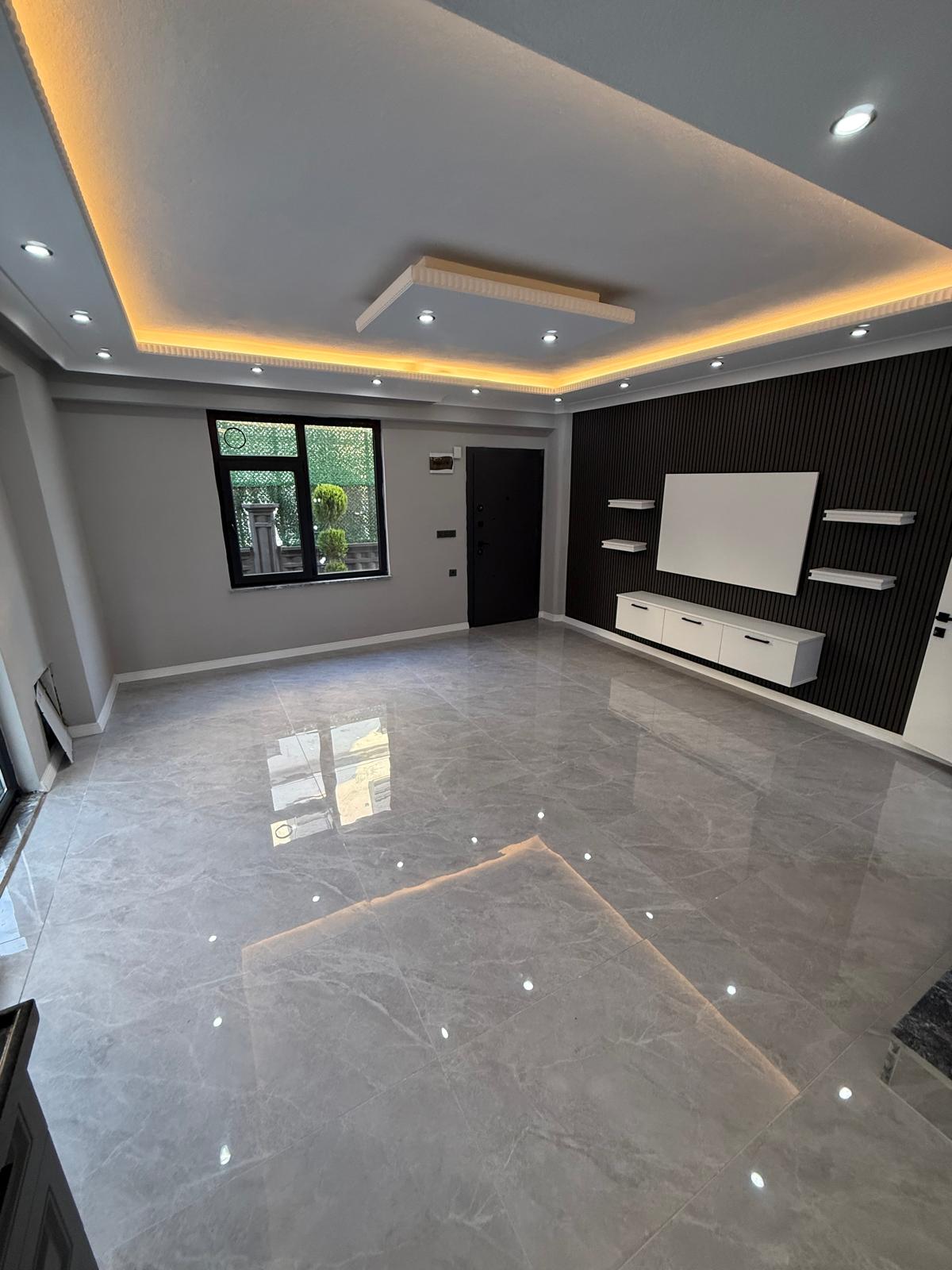 MERKEZ PLAJ, ARKA CEPHE, LÜKS DİZAYN, GENİŞ BAHÇE, 105m2 KENDİNE AİT ARSASI, EBEVEYN BANYO 3+1 TRİPLEKS VİLLA! KOCAALİ YALI MH