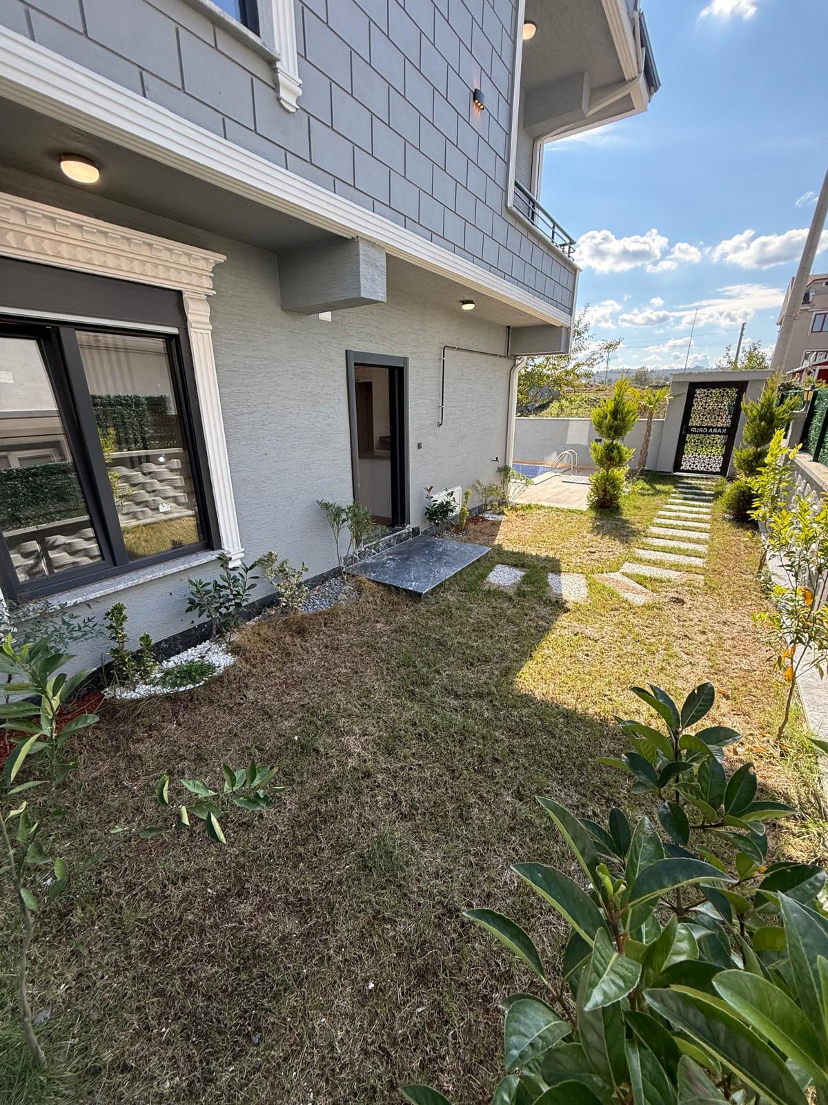 HAVUZLU, AYRI MUTFAK KONSEPT, MÜSTAKİL GİRİŞ-BAHÇE, EBEVEYN BANYOLU 4+1 TRİPLEKS VİLLA! KOCAALİ ALANDERE MH