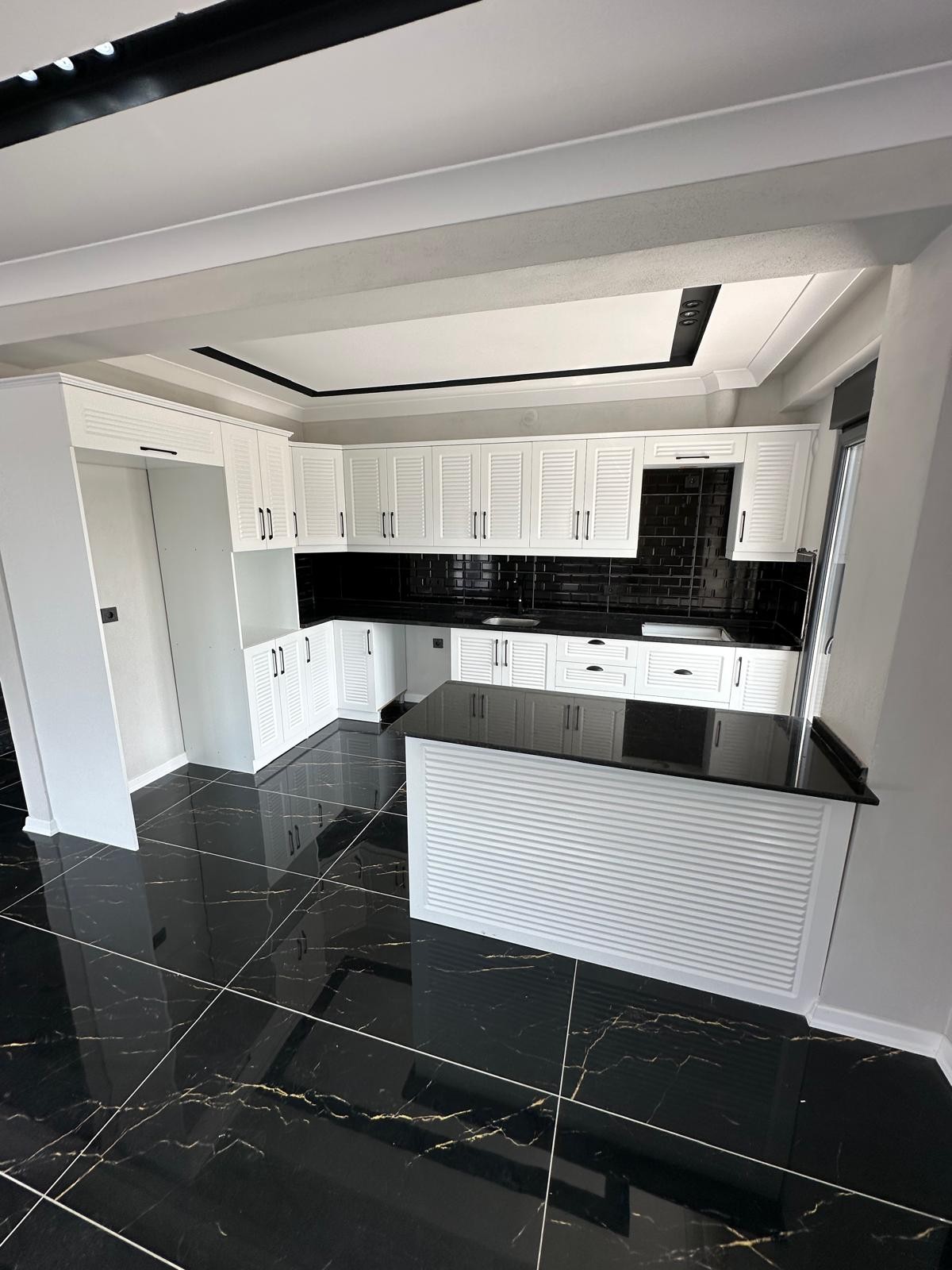 192m2 ARSA İÇİNDE, ULTRA GENİŞ BİNA-BAHÇE GENİŞ KULLANIM ALANLI, LÜKS DİZAYN 5+1 TRİPLEKS! KOCAALİ YAYLA MH