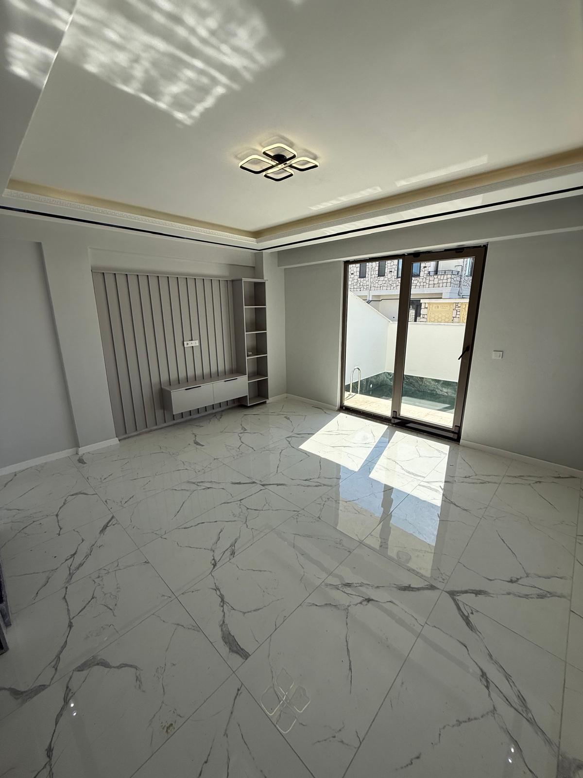 MERKEZ PLAJ, ULTRA GENİŞ BAHÇE, HAVUZLU, EBEVEYN BANYOLU, ALAÇATI TAŞ KONSEPT 4+1 TRİPLEKS VİLLA! KOCAALİ YAYLA MH