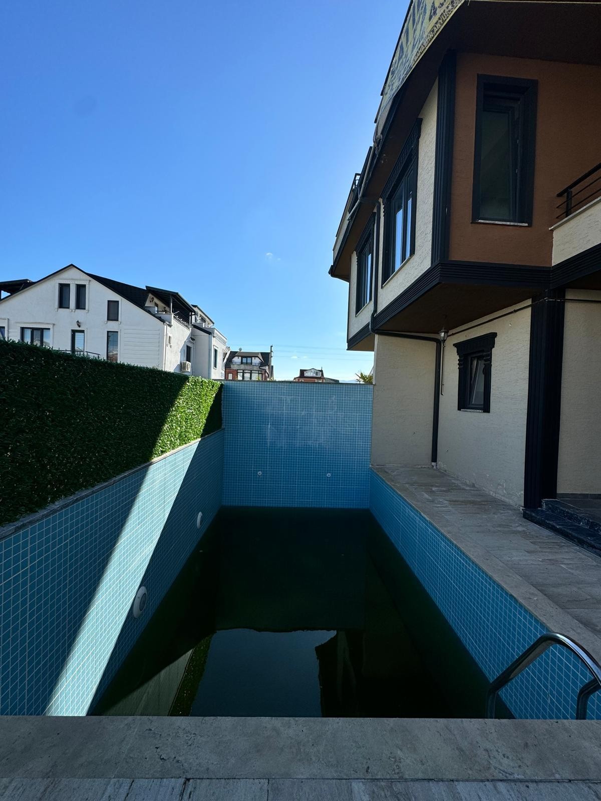 HAVUZLU, DENİZ MANZARALI, JAKUZİLİ EBEVEYN BANYO ODA 5+1 TRİPLEKS VİLLA! KOCAALİ ALANDERE MH