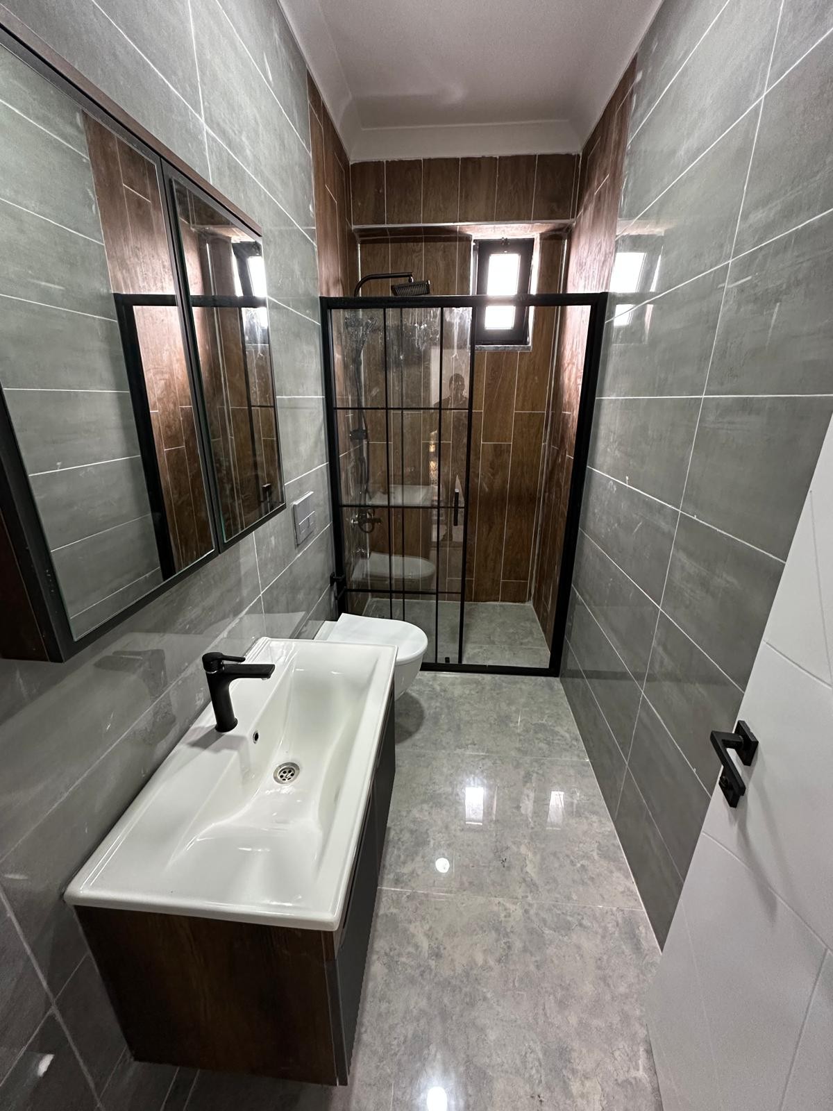 HAVUZLU, LÜKS DİZAYN, DENİZE 50M, TAŞ KONSEPT, EBEVEYN BANYOLU 3+1 TRİPLEKS VİLLA! KOCAALİ ALANDERE MH 
