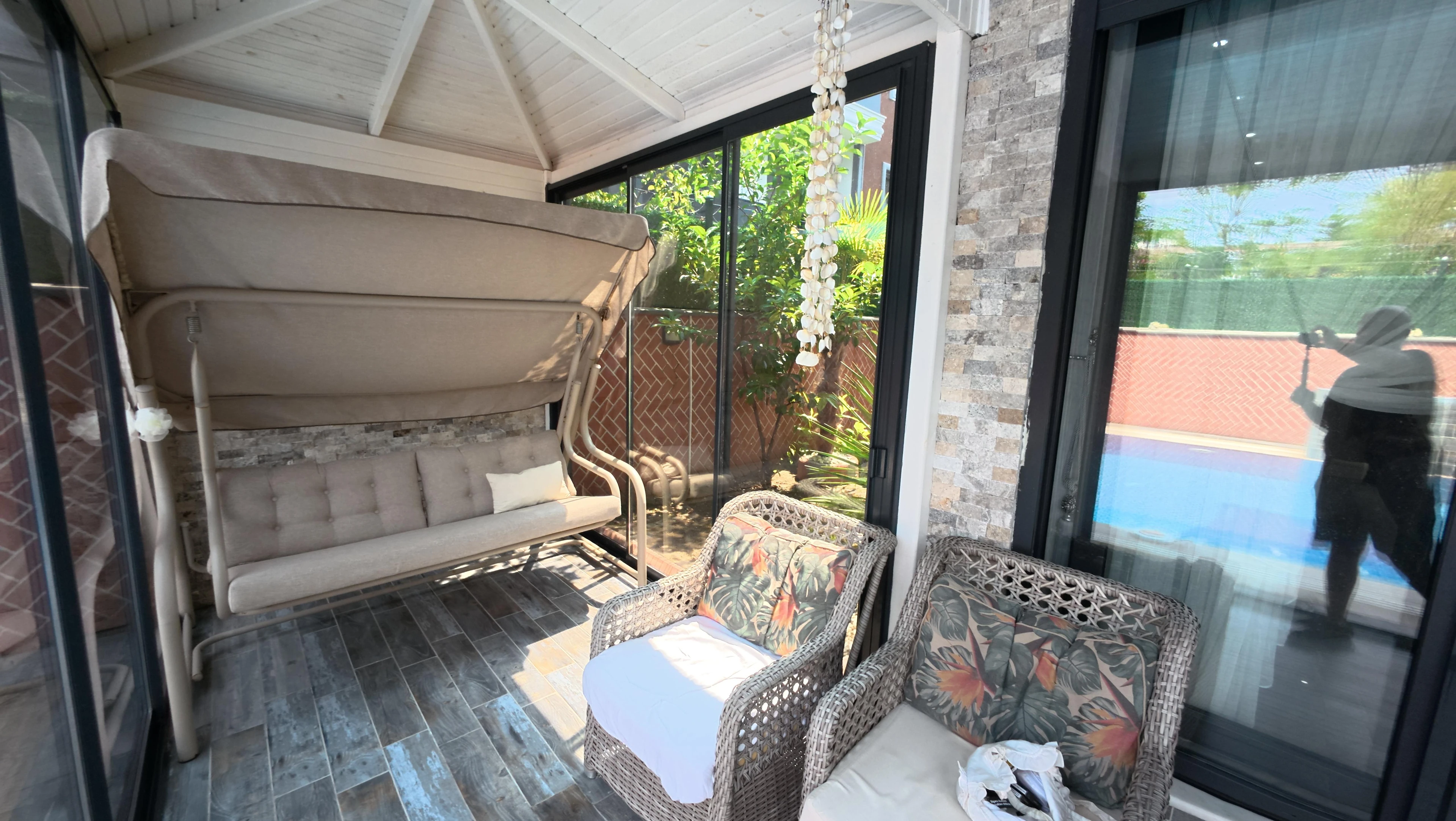 300m2 ARSA İÇİNDE TAM BAĞIMSIZ MÜSTAKİL! HAVUZLU, JAKUZİLİ, ULTRA GENİŞ BAHÇE, KENDİNE GARAJLI 4+1 TRİPLEKS VİLLA! KOCAALİ YALI MH