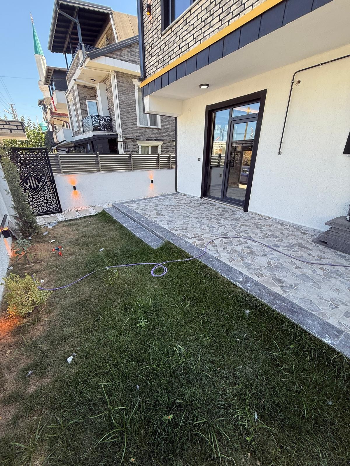 ÖN CEPHE, LÜKS DİZAYN, MERKEZ PLAJ, YERDEN ISITMA, PLAJA 200METRE 3+1 TRİPLEKS VİLLA! KOCAALİ YALI MH