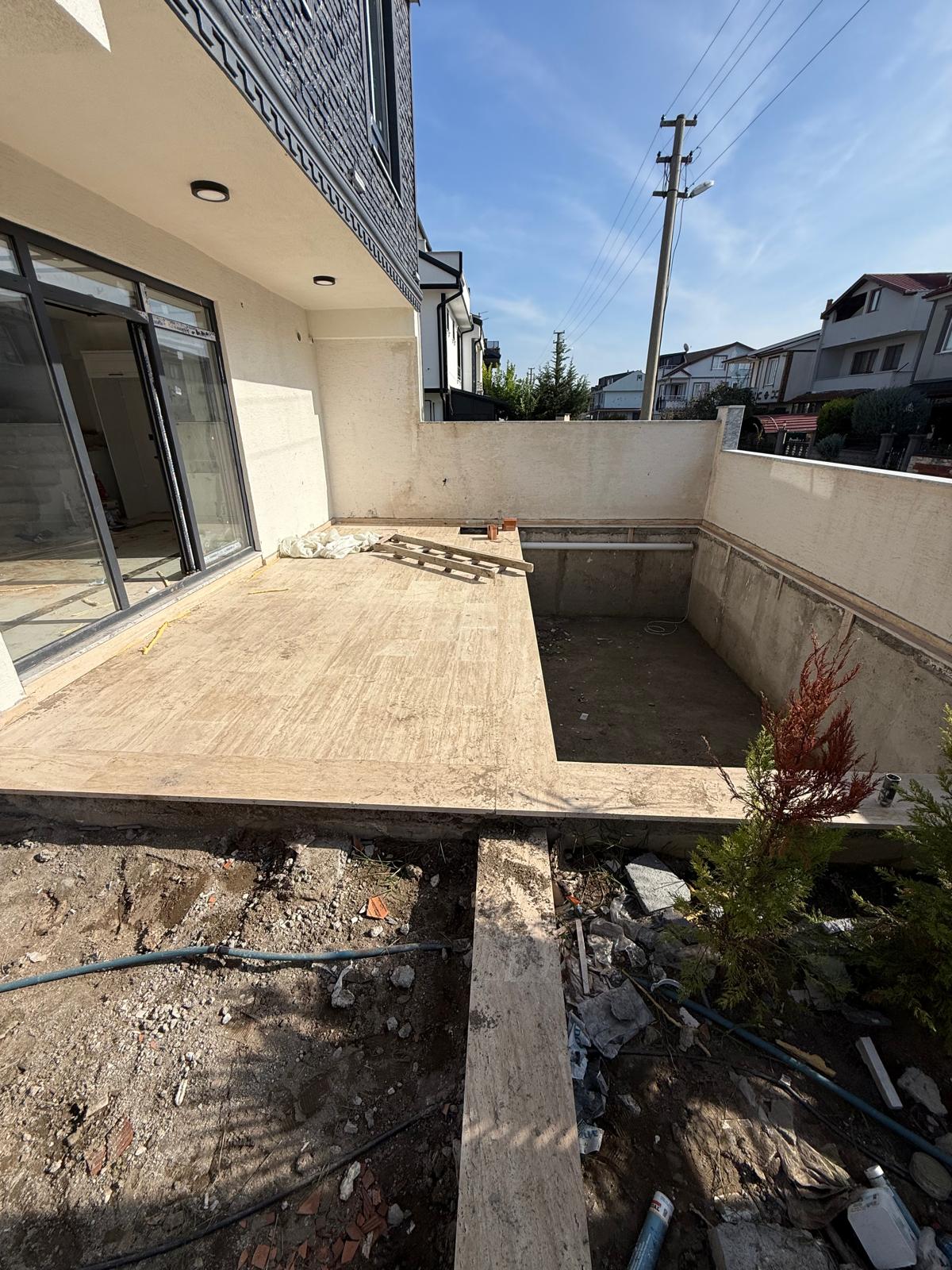 HAVUZLU, ÖN CEPHE, LÜKS DİZAYN, ÇİFT EBEVEYN BANYOLU 3+1 TRİPLEKS VİLLA! KOCAALİ ALANDERE MH