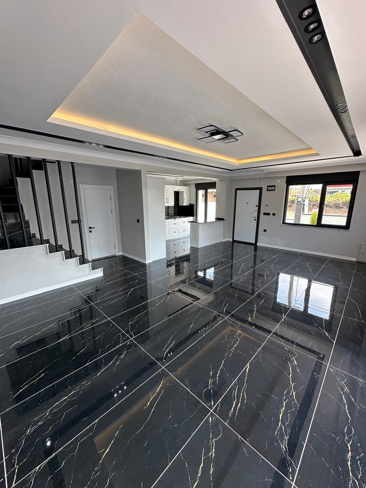192m2 ARSA İÇİNDE, ULTRA GENİŞ BİNA-BAHÇE GENİŞ KULLANIM ALANLI, LÜKS DİZAYN 5+1 TRİPLEKS! KOCAALİ YAYLA MH