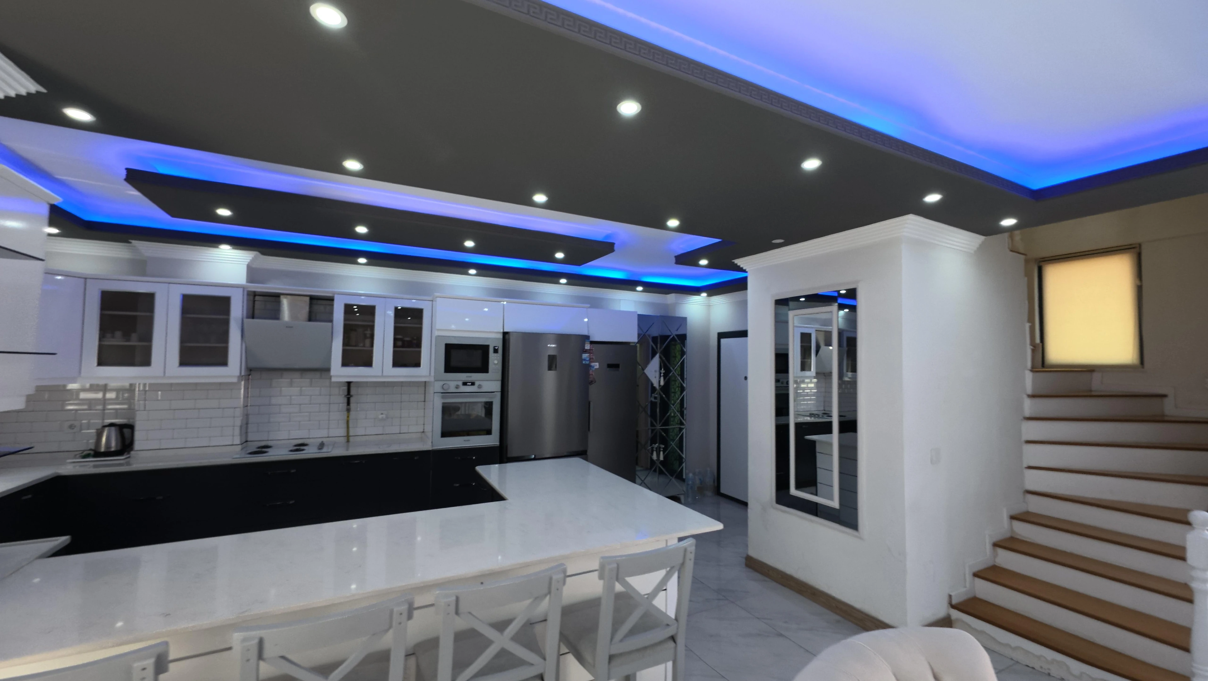 300m2 ARSA İÇİNDE TAM BAĞIMSIZ MÜSTAKİL! HAVUZLU, JAKUZİLİ, ULTRA GENİŞ BAHÇE, KENDİNE GARAJLI 4+1 TRİPLEKS VİLLA! KOCAALİ YALI MH