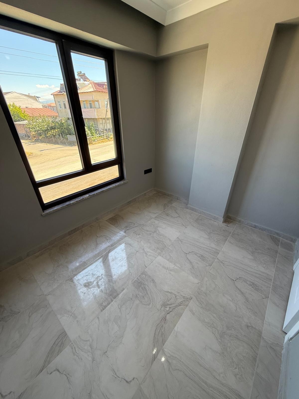 HAVUZLU, YOLA CEPHE, YERDEN ISITMA, KOMPLE GRANİT ZEMİN, PLAJA 300METRE 4+1 TRİPLEKS VİLLA! KOCAALİ ALANDERE MH