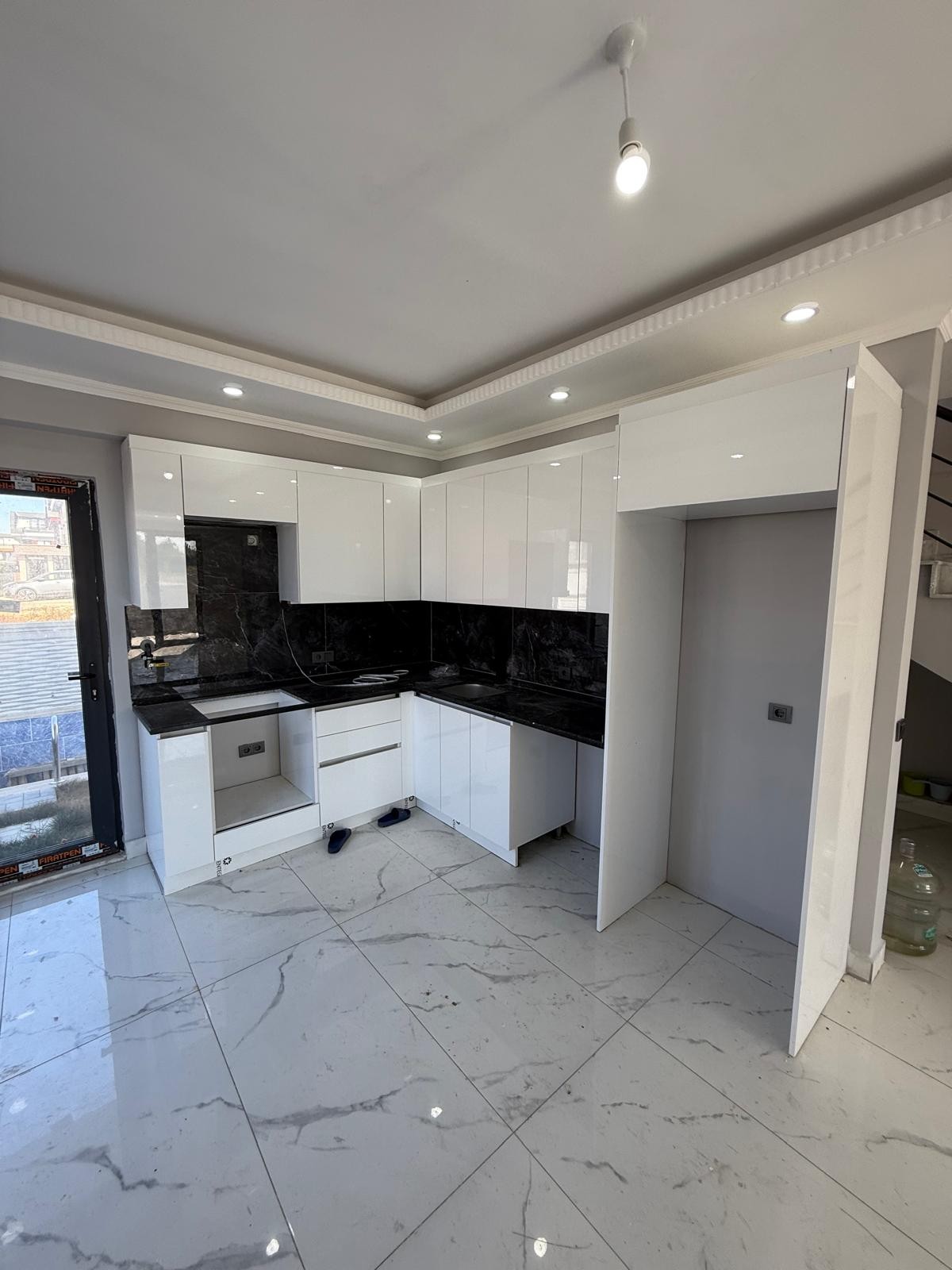 180m2 ARSA İÇİNDE, TAM BAĞIMSIZ MÜSTAKİL! HAVUZLU, KENDİNE GARAJLI 5+1 TRİPLEKS VİLLA! KOCAALİ ALANDERE MH