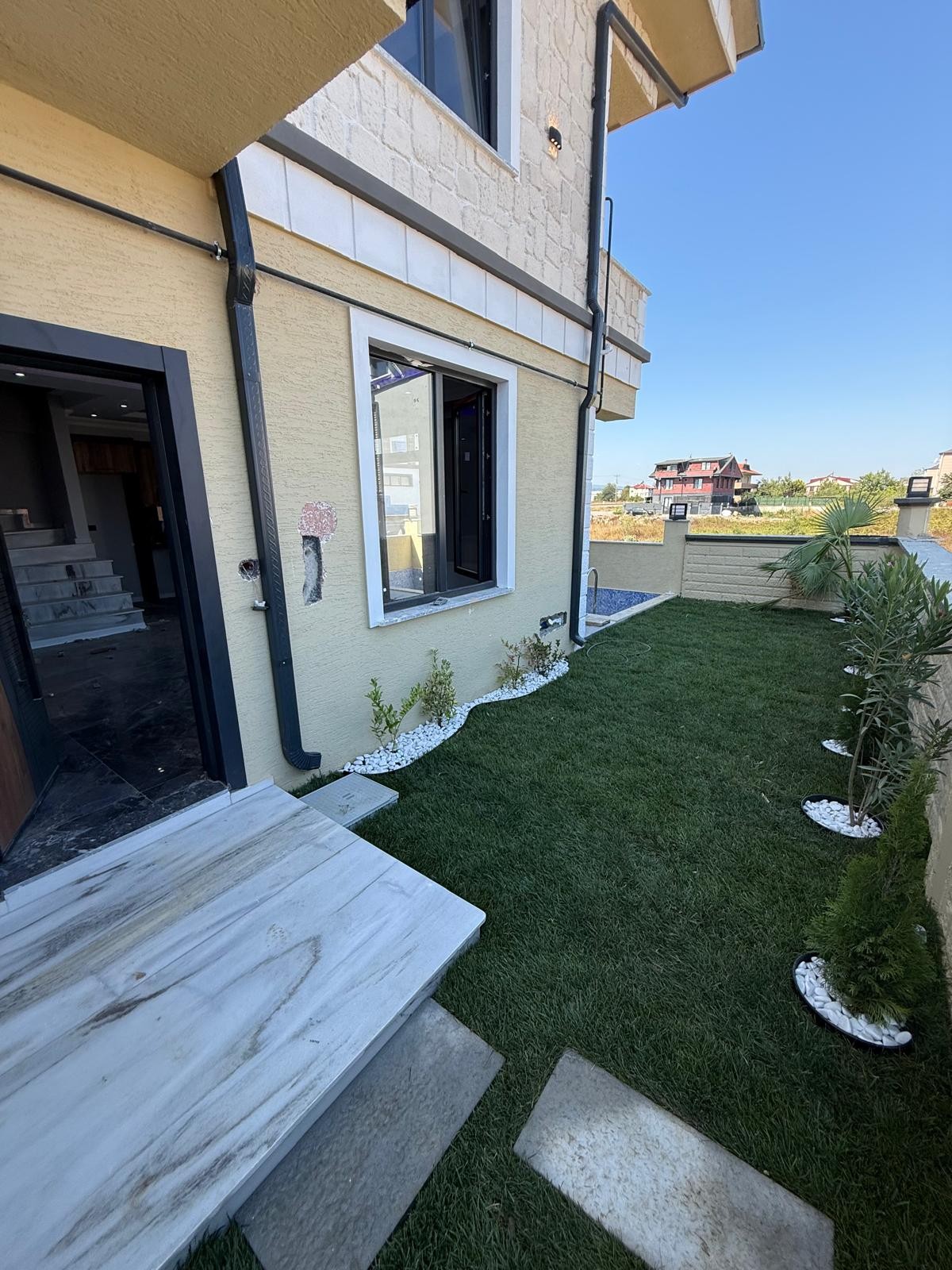 HAVUZLU, ALAÇATI TAŞ KONSEPT, ÖN-ARKA CEPHE SEÇENEKLİ, ARKA CEPHE 4+1 TRİPLEKS VİLLA! KOCAALİ ALANDERE MH