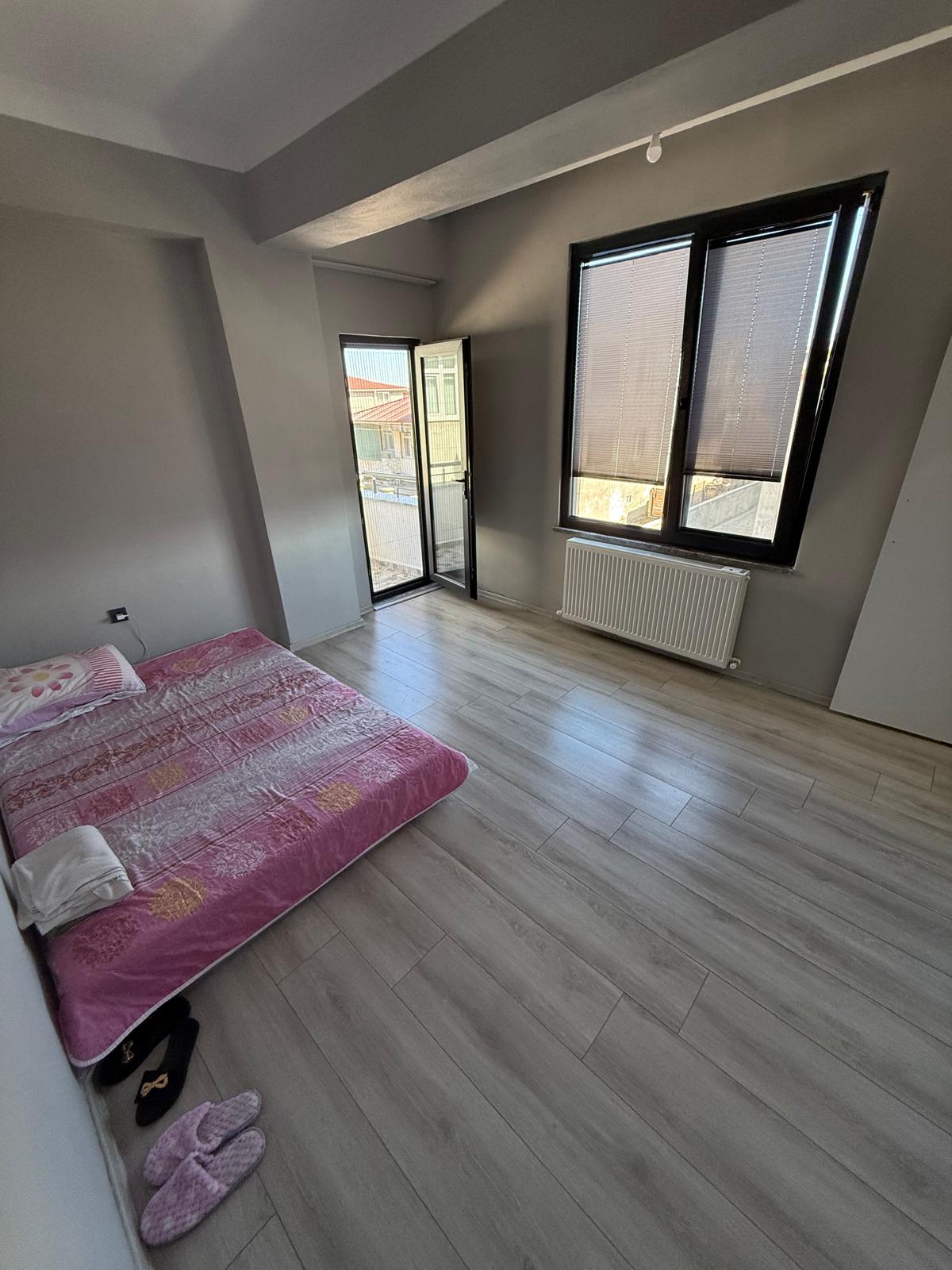 MERKEZ PLAJ, CAM BALKON TERAS, GENİŞ BİNA KULLANIM ALANLI, EBEVEYN BANYOLU, ÖN CEPHE 4+1 TRİPLEKS VİLLA! KOCAALİ YALI MH